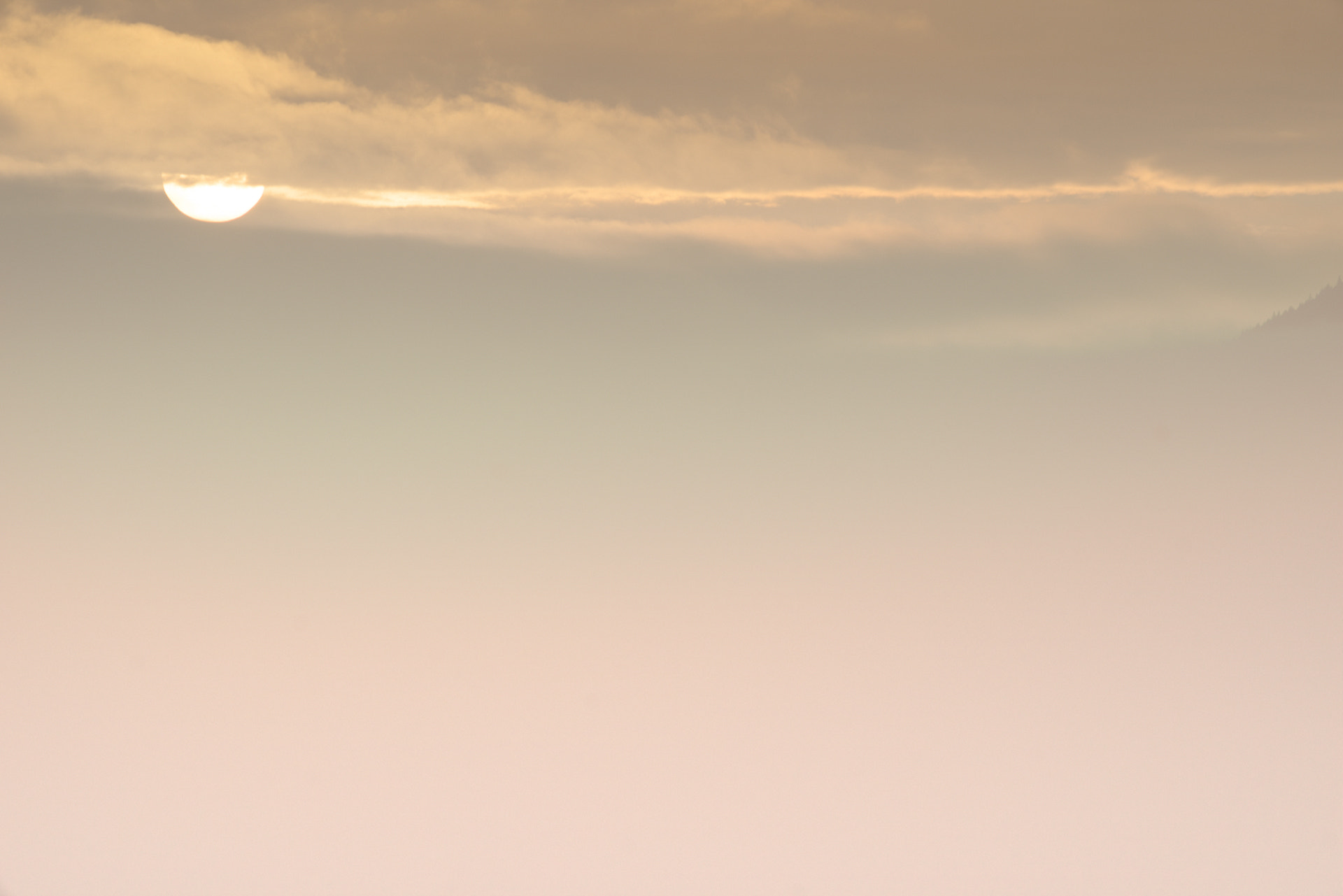 Minolta AF 28-85mm F3.5-4.5 New sample photo. Between heaven and fog photography