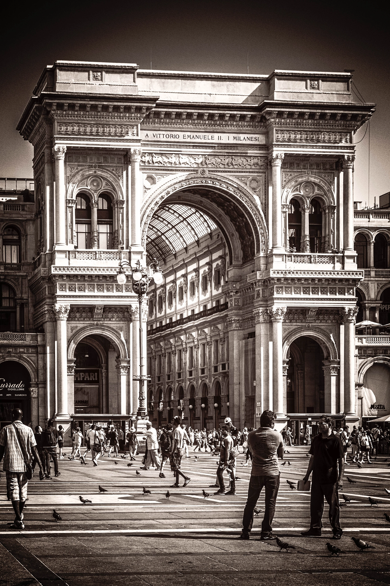 Canon EF-S 18-135mm F3.5-5.6 IS STM sample photo. Entrance to the galleria in milan. photography