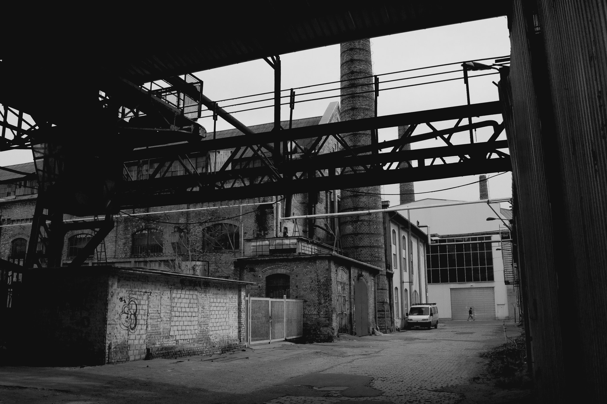 Samsung NX10 sample photo. On the streets of budapest photography