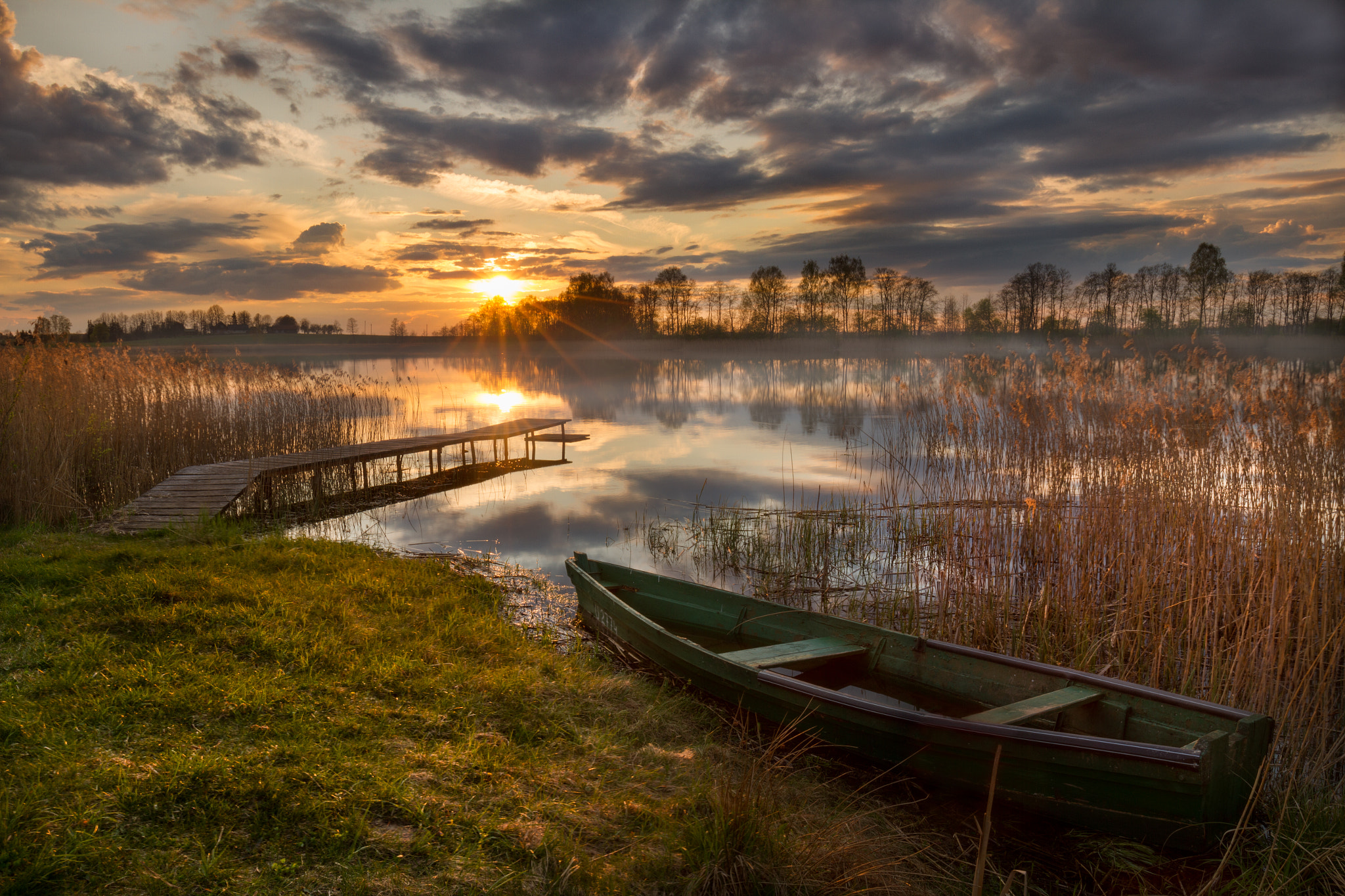 Canon EOS 7D + Canon EF 16-35mm F4L IS USM sample photo. The calm of the sunset by the lake photography