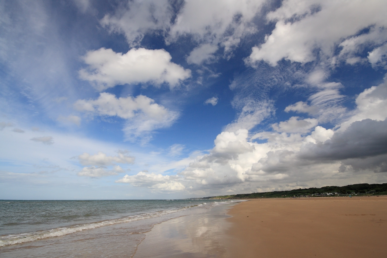 Canon EOS 1000D (EOS Digital Rebel XS / EOS Kiss F) + Sigma 10-20mm F4-5.6 EX DC HSM sample photo. Endless long and wide - omaha beach photography