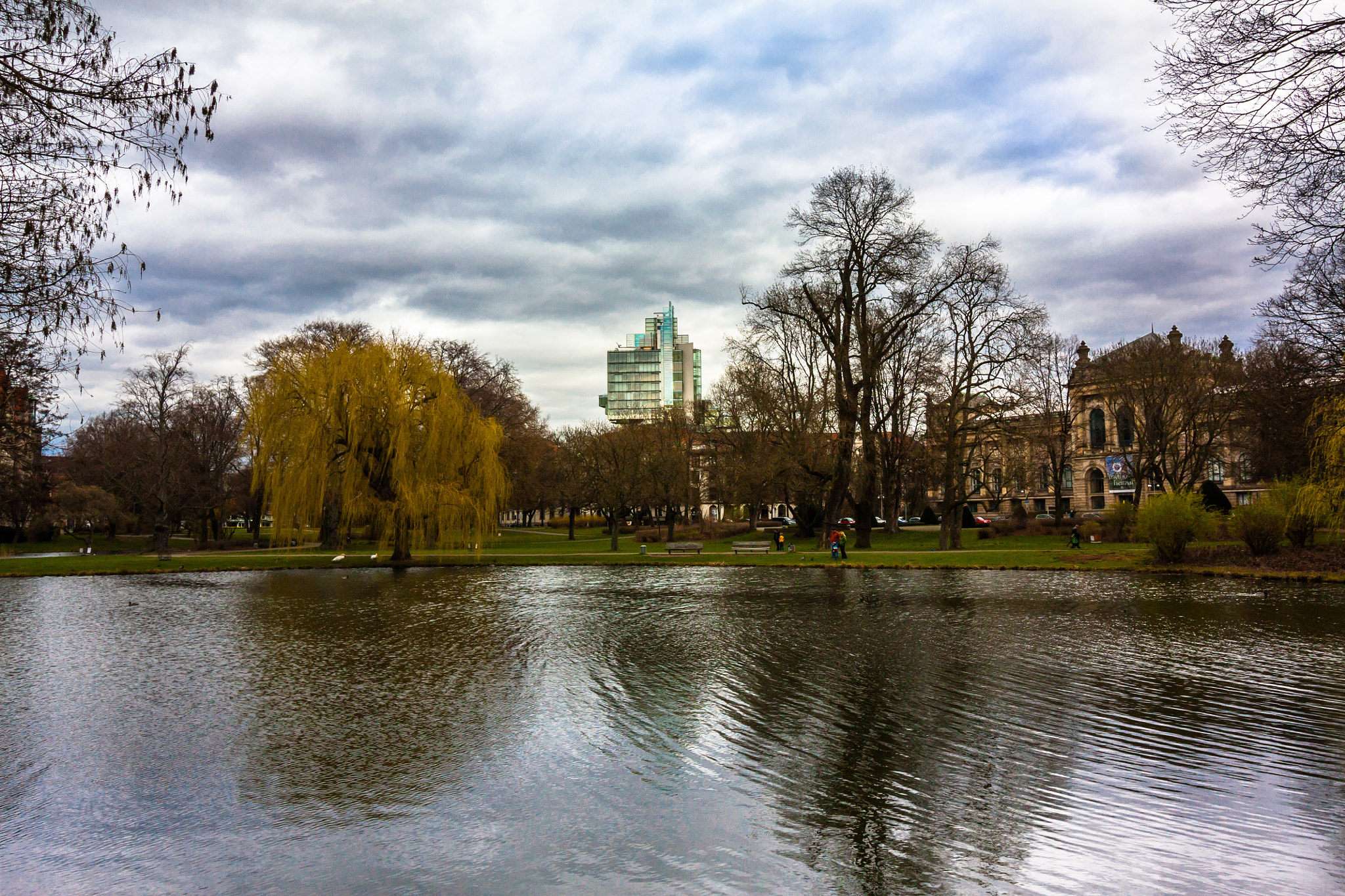 Canon EF-S 10-18mm F4.5–5.6 IS STM sample photo. Hannover - nord lb and maschteich photography