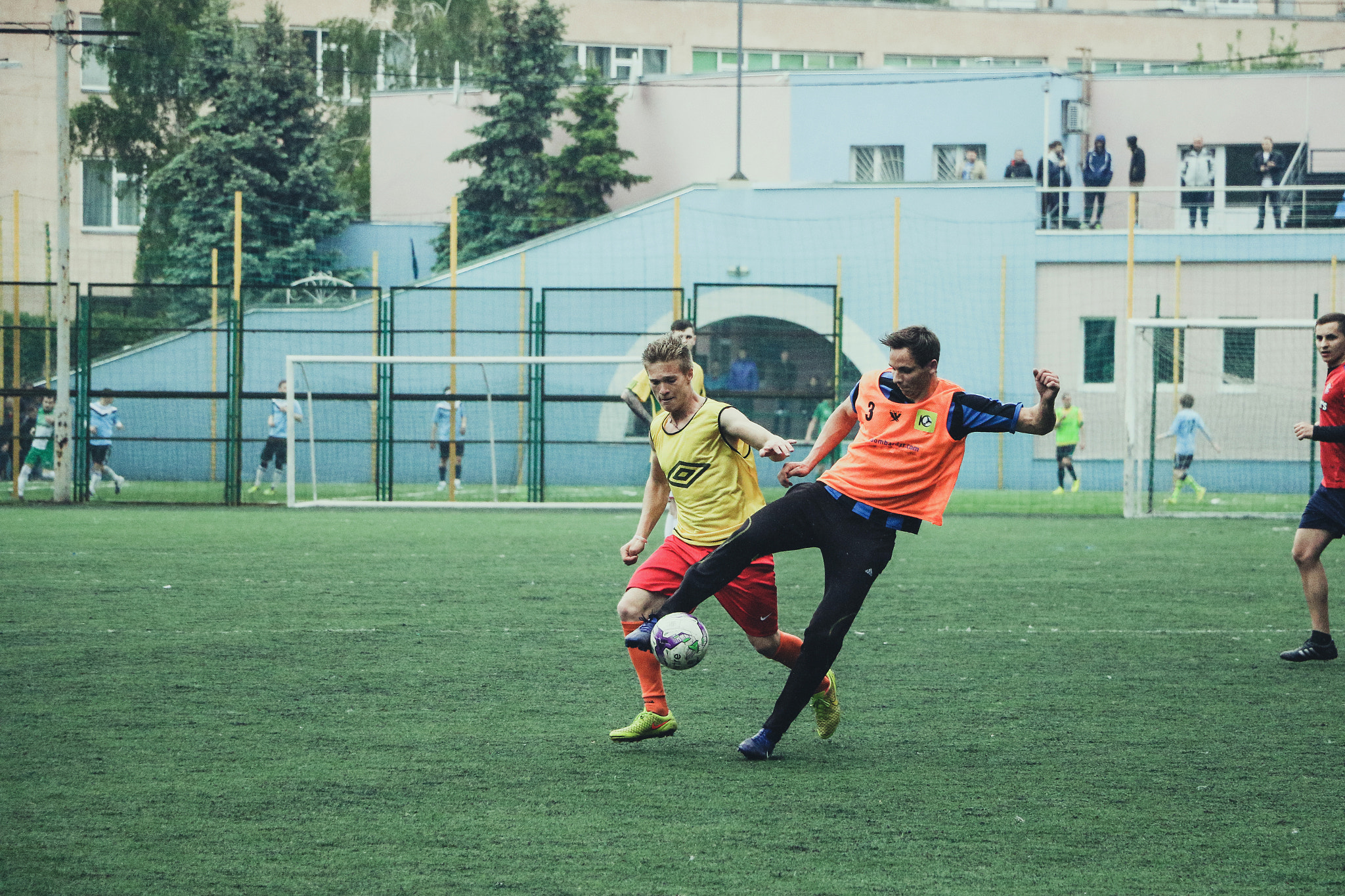 Canon EOS 7D Mark II + Canon EF-S 18-135mm F3.5-5.6 IS STM sample photo. Soccer players photography