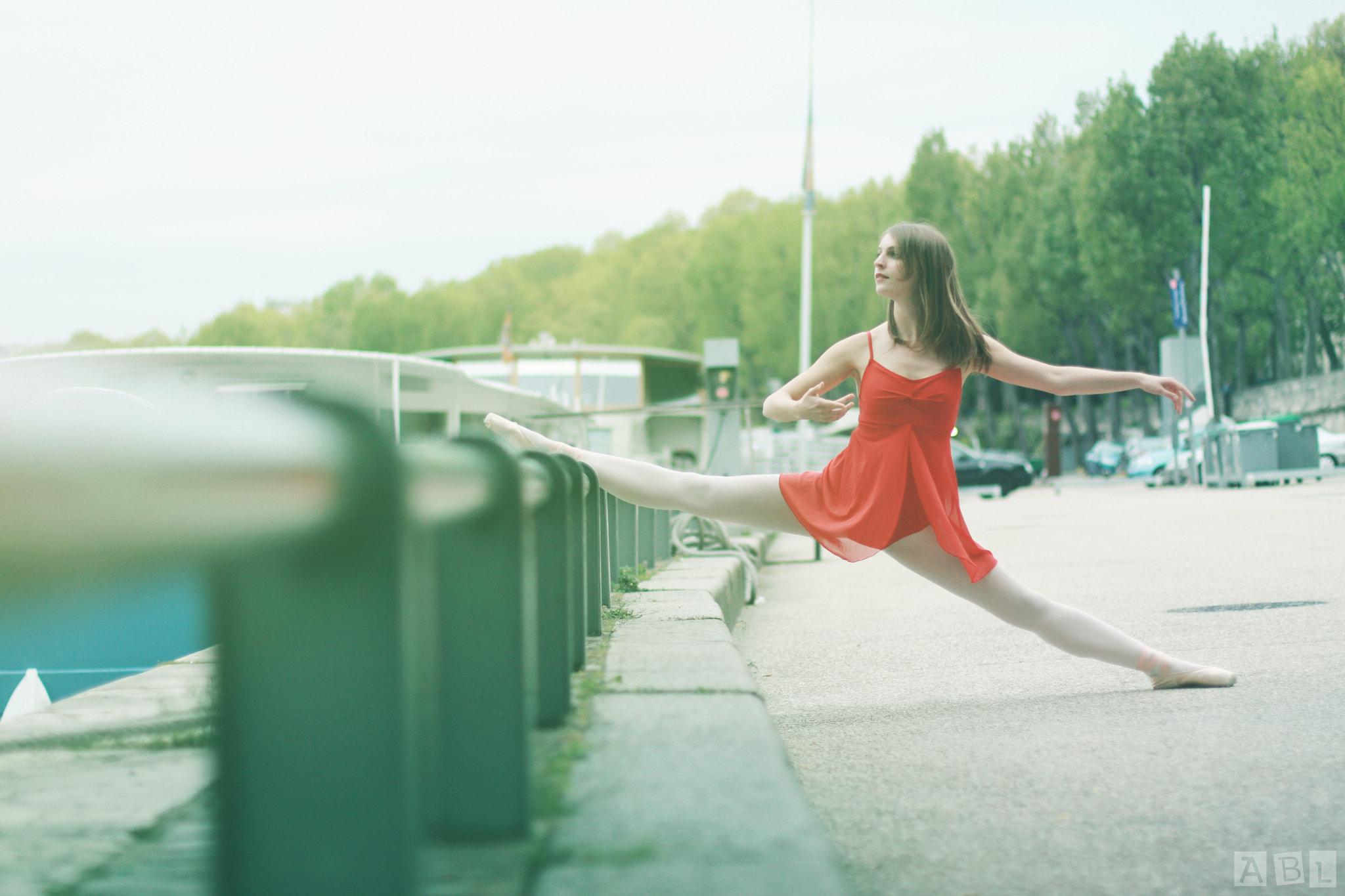 Canon EOS 700D (EOS Rebel T5i / EOS Kiss X7i) + Canon EF 50mm F1.4 USM sample photo. Classical movement photography