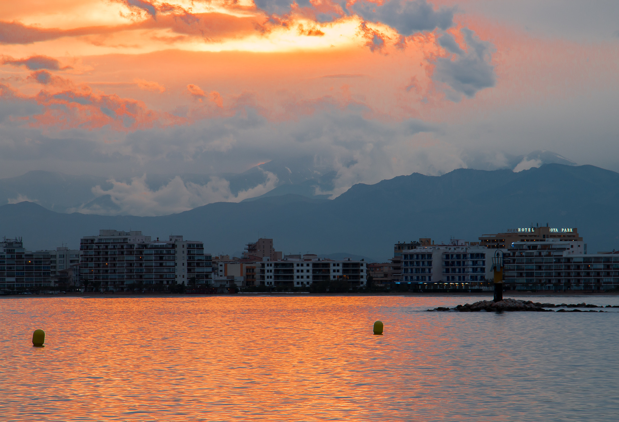 Canon EF-S 18-135mm F3.5-5.6 IS STM sample photo. An  other sunset at roses bay photography