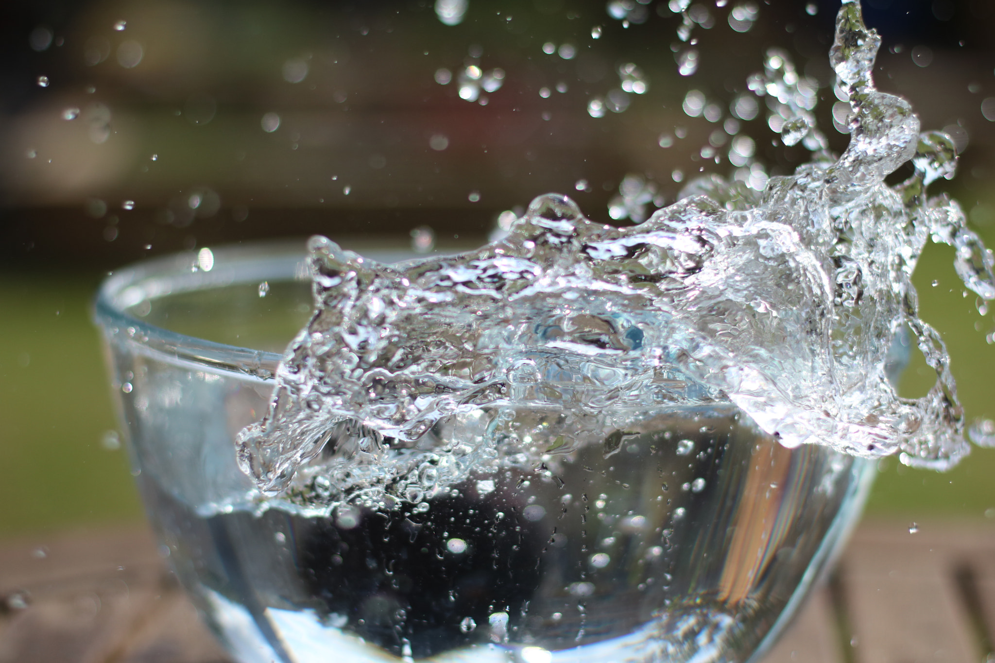 Canon EOS 750D (EOS Rebel T6i / EOS Kiss X8i) + Canon EF 50mm F1.4 USM sample photo. Making a splash photography