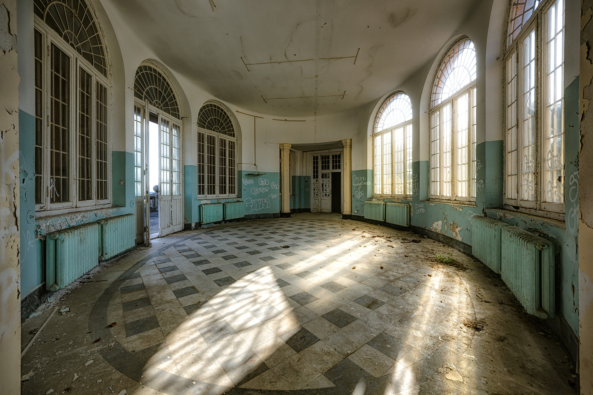 Sigma 8-16mm F4.5-5.6 DC HSM sample photo. Good morning madness photography