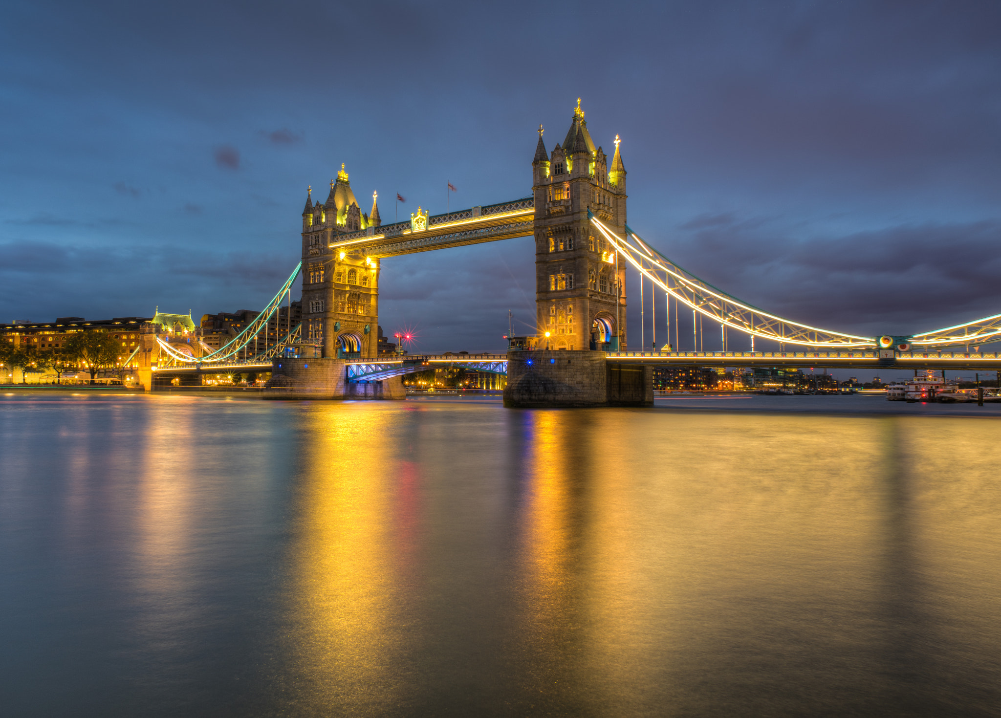 Nikon D810 + AF Nikkor 20mm f/2.8 sample photo. Tower bridge photography