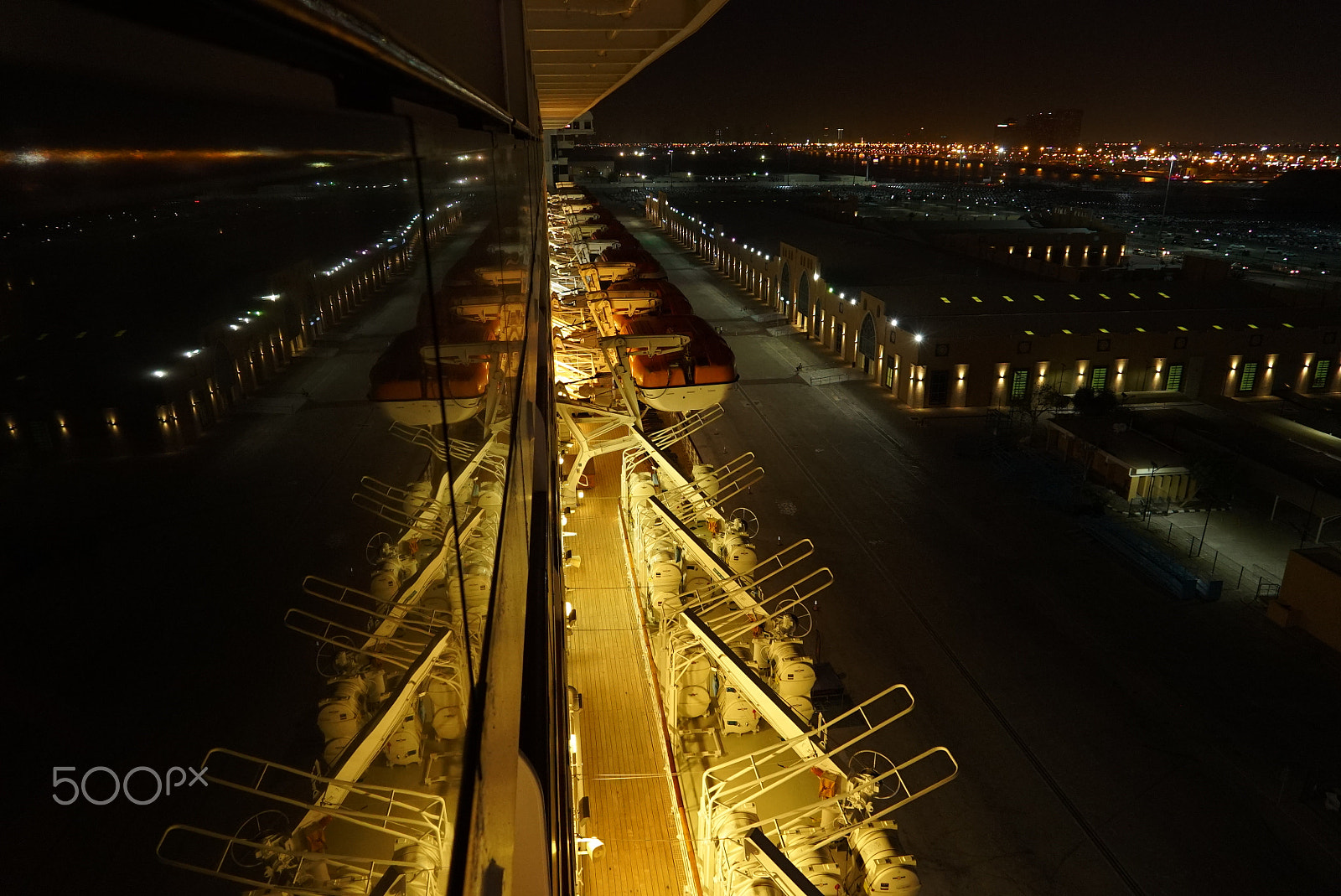 Sony FE 24-240mm F3.5-6.3 OSS sample photo. A night at the dubai cruise port photography