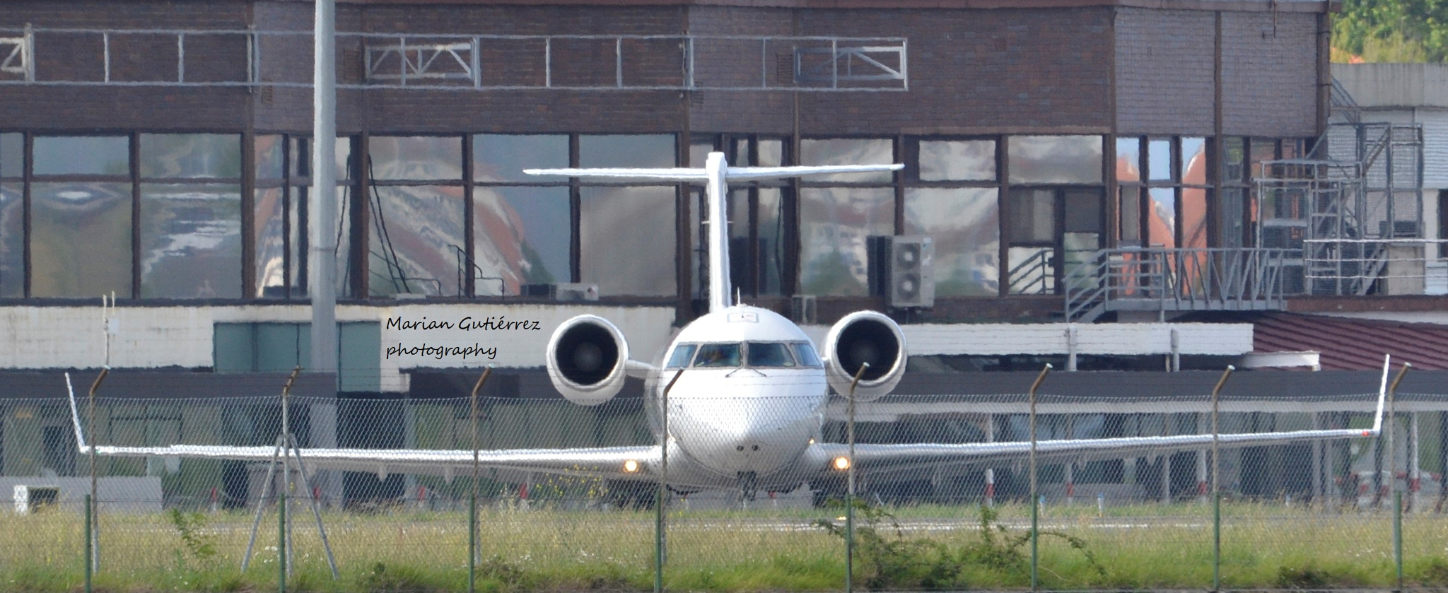 Sigma 120-400mm F4.5-5.6 DG OS HSM sample photo. Avión photography