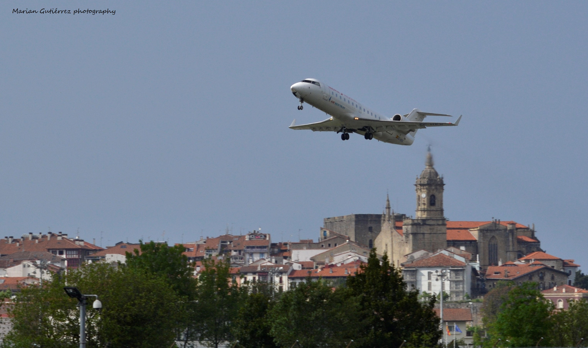 Sigma 120-400mm F4.5-5.6 DG OS HSM sample photo. Avión photography