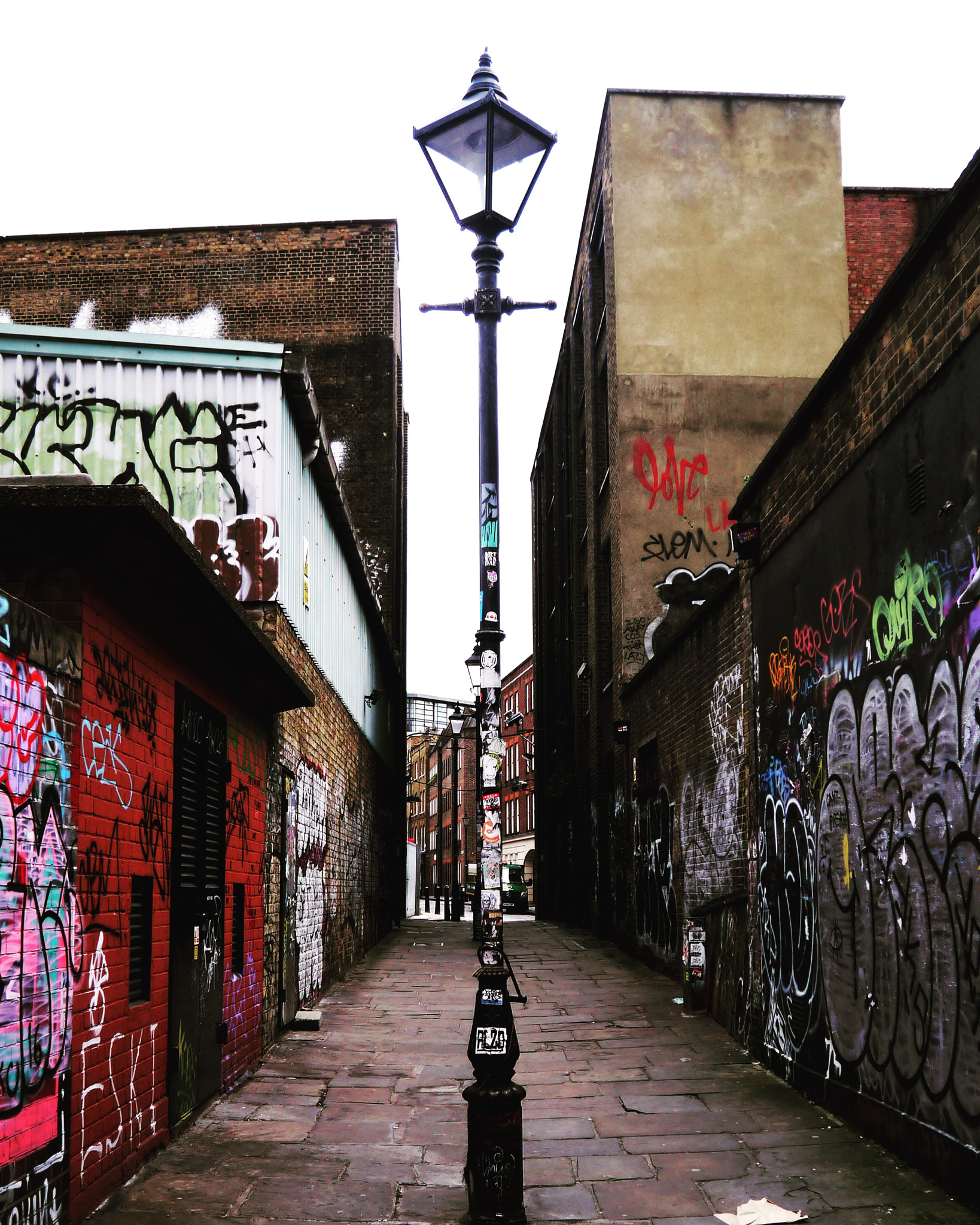 LUMIX G VARIO PZ 14-42/F3.5-5.6 sample photo. Alleyway in shoreditch photography