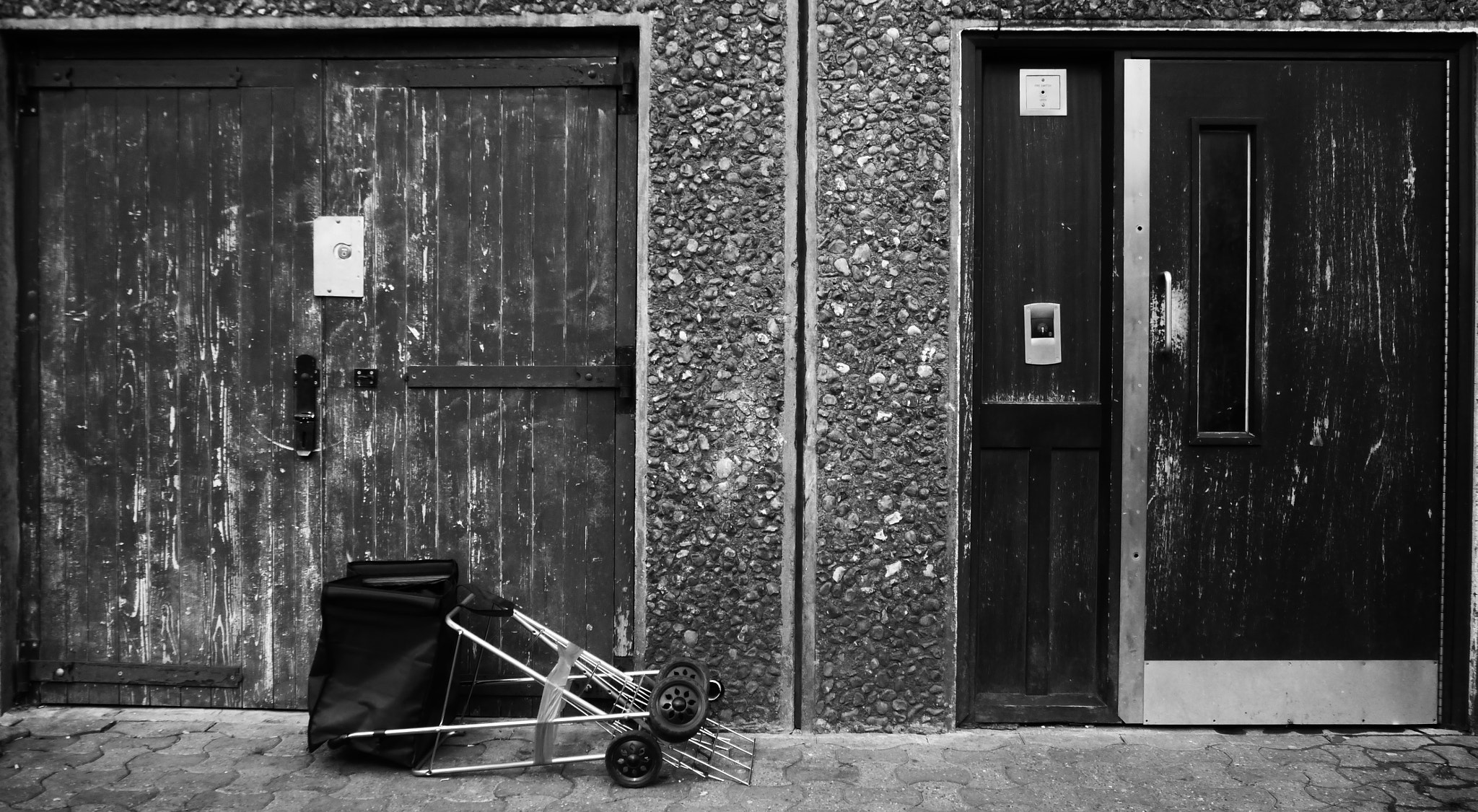 LUMIX G VARIO PZ 14-42/F3.5-5.6 sample photo. Two paths - gascoigne estate photography