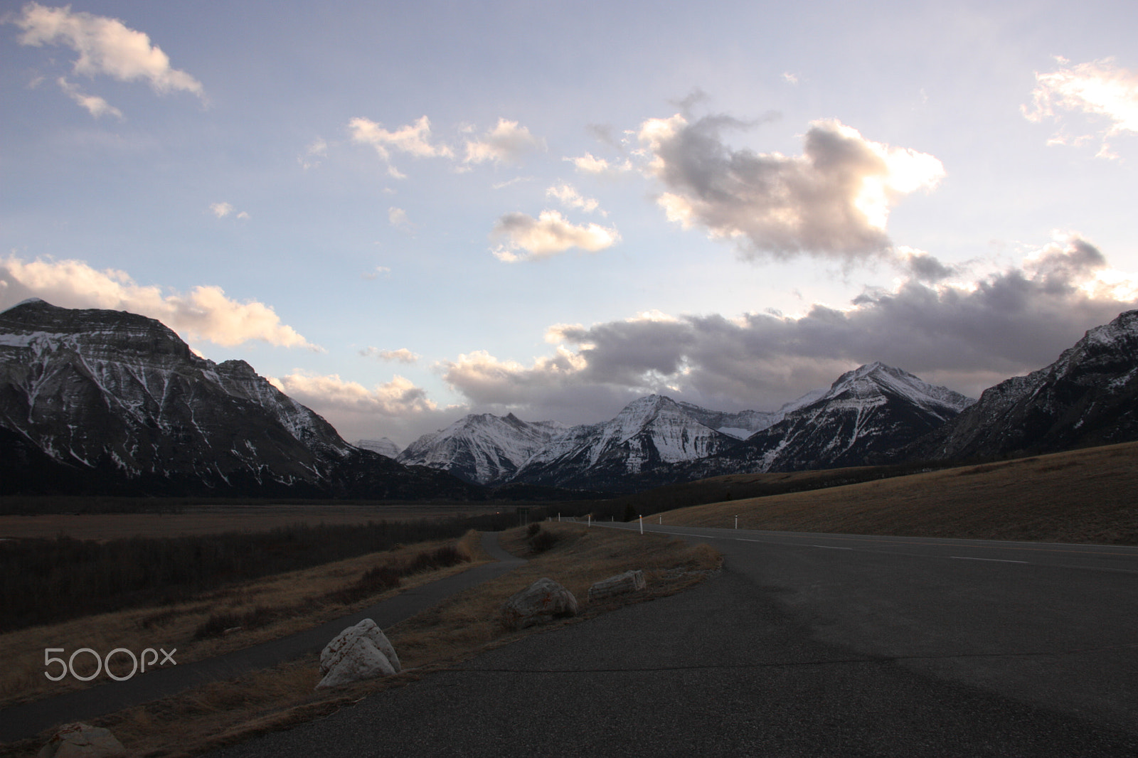 Canon EOS 450D (EOS Rebel XSi / EOS Kiss X2) sample photo. Panorama of the mountains at sunset photography