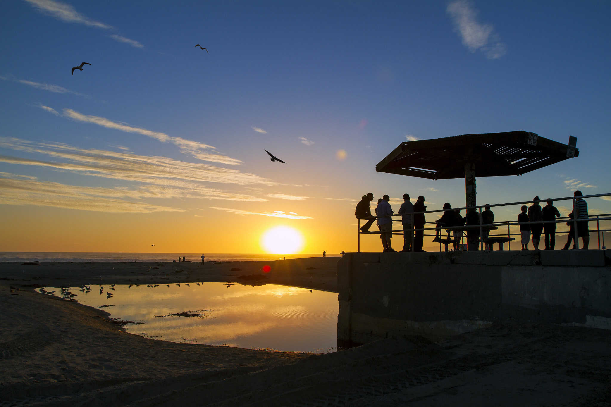 Canon EOS 7D + Canon EF 16-35mm F2.8L USM sample photo. People chilling out photography