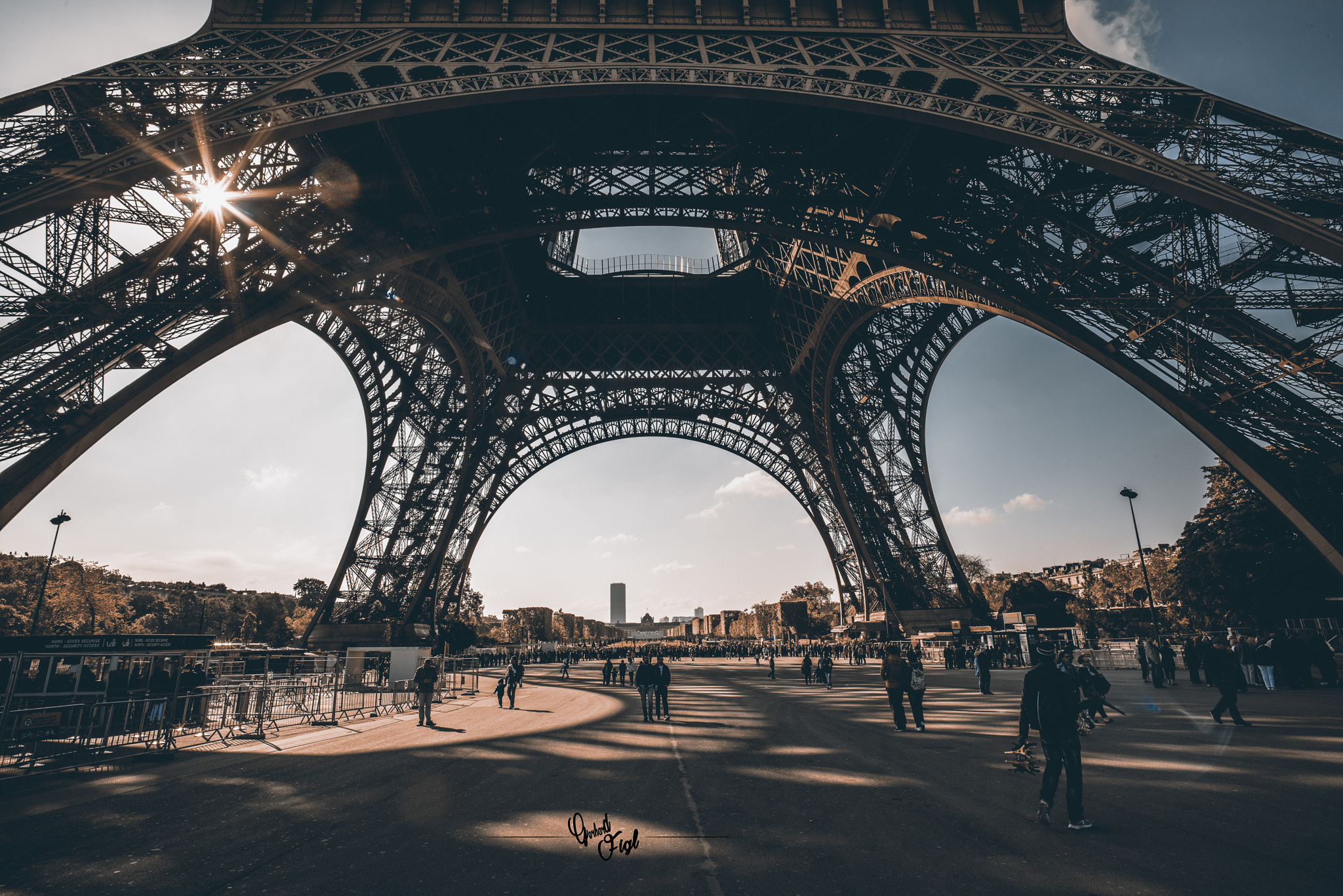 Sigma 17-35mm F2.8-4 EX DG  Aspherical HSM sample photo. Tour eiffel 2 photography