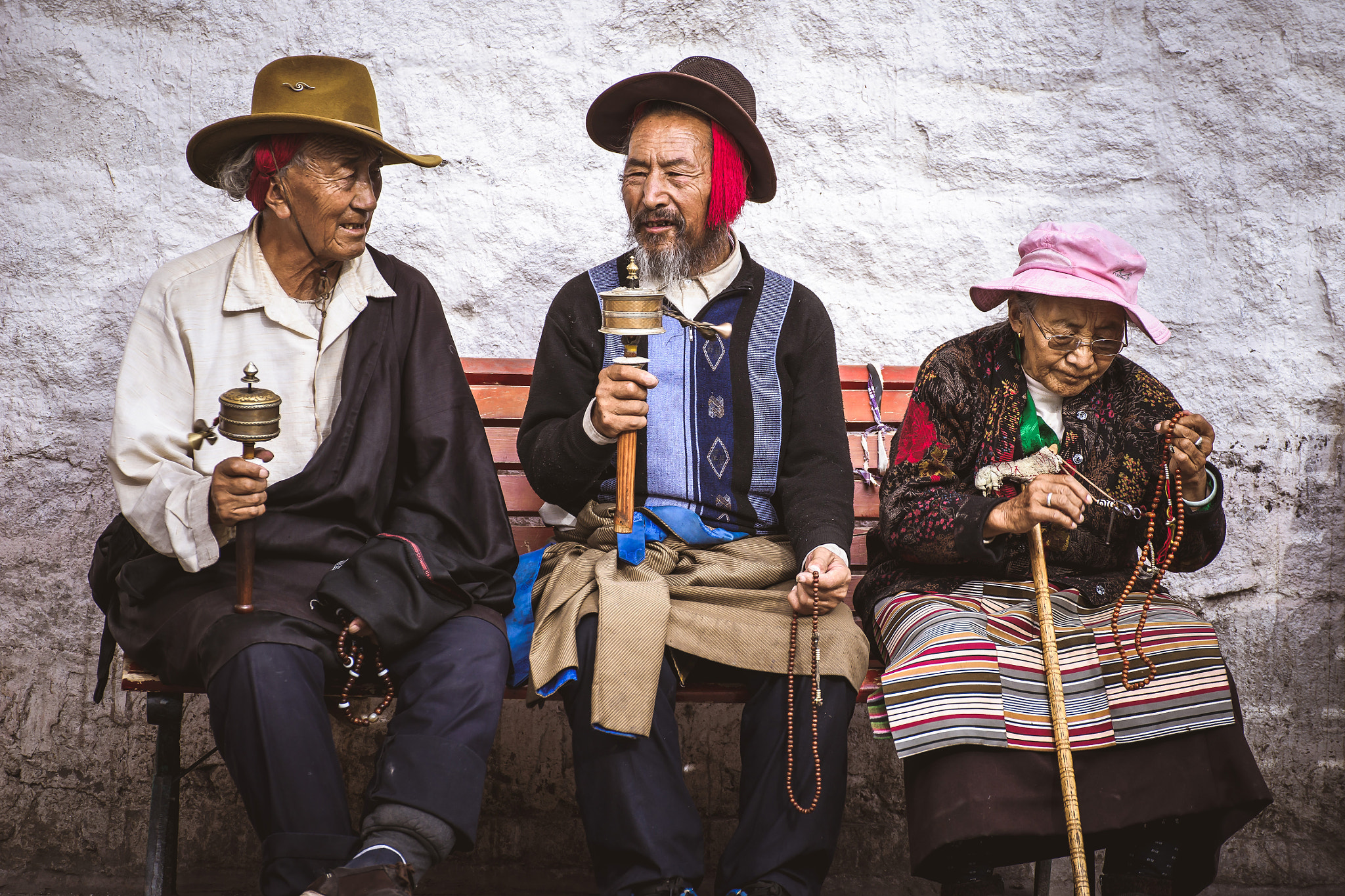 Tamron SP 70-300mm F4-5.6 Di USD sample photo. Old tibetan pilgrims photography