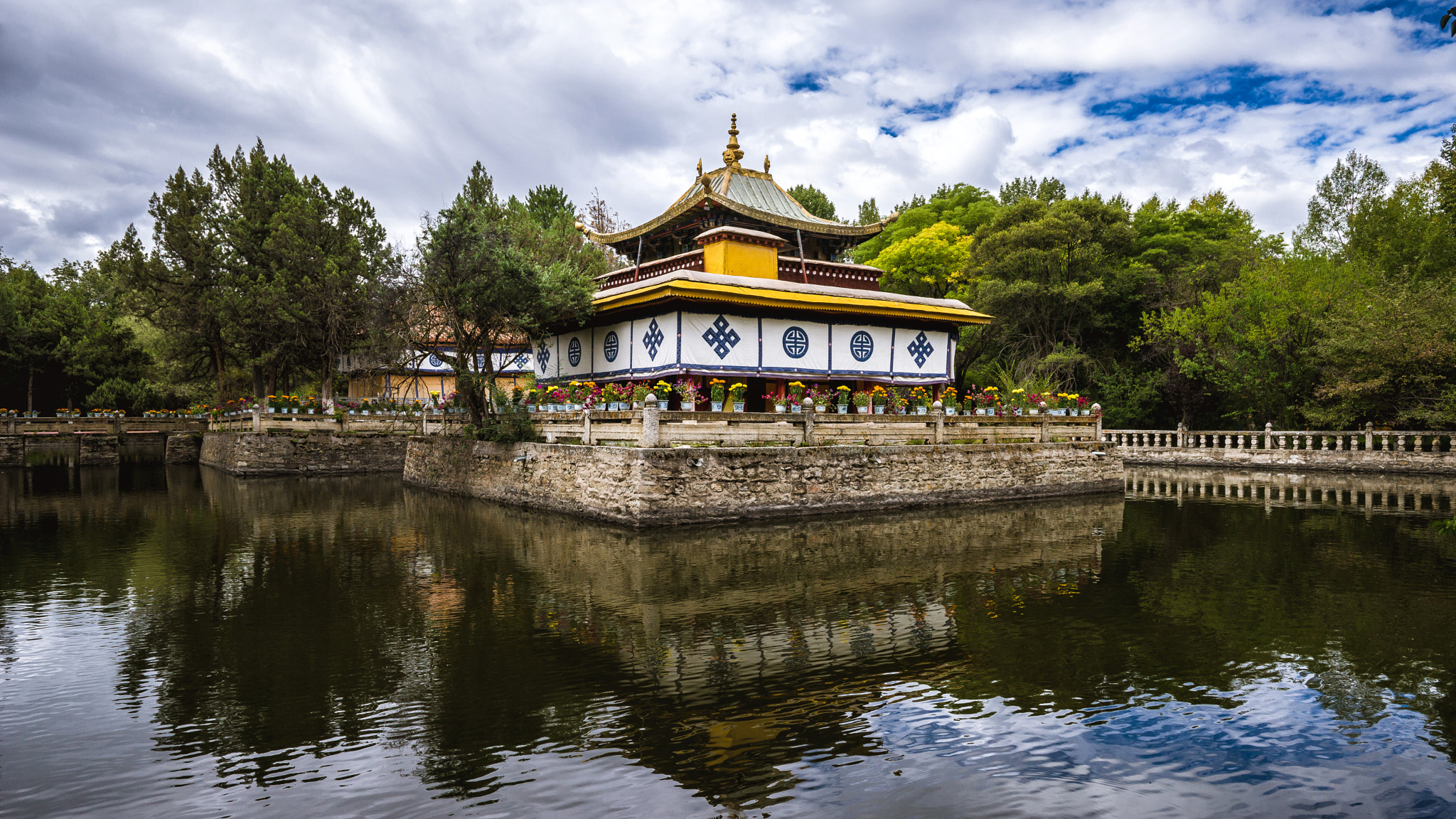 Sony a99 II + Sony Vario-Sonnar T* 16-35mm F2.8 ZA SSM sample photo. Norbulingka park in lhasa, tibet photography