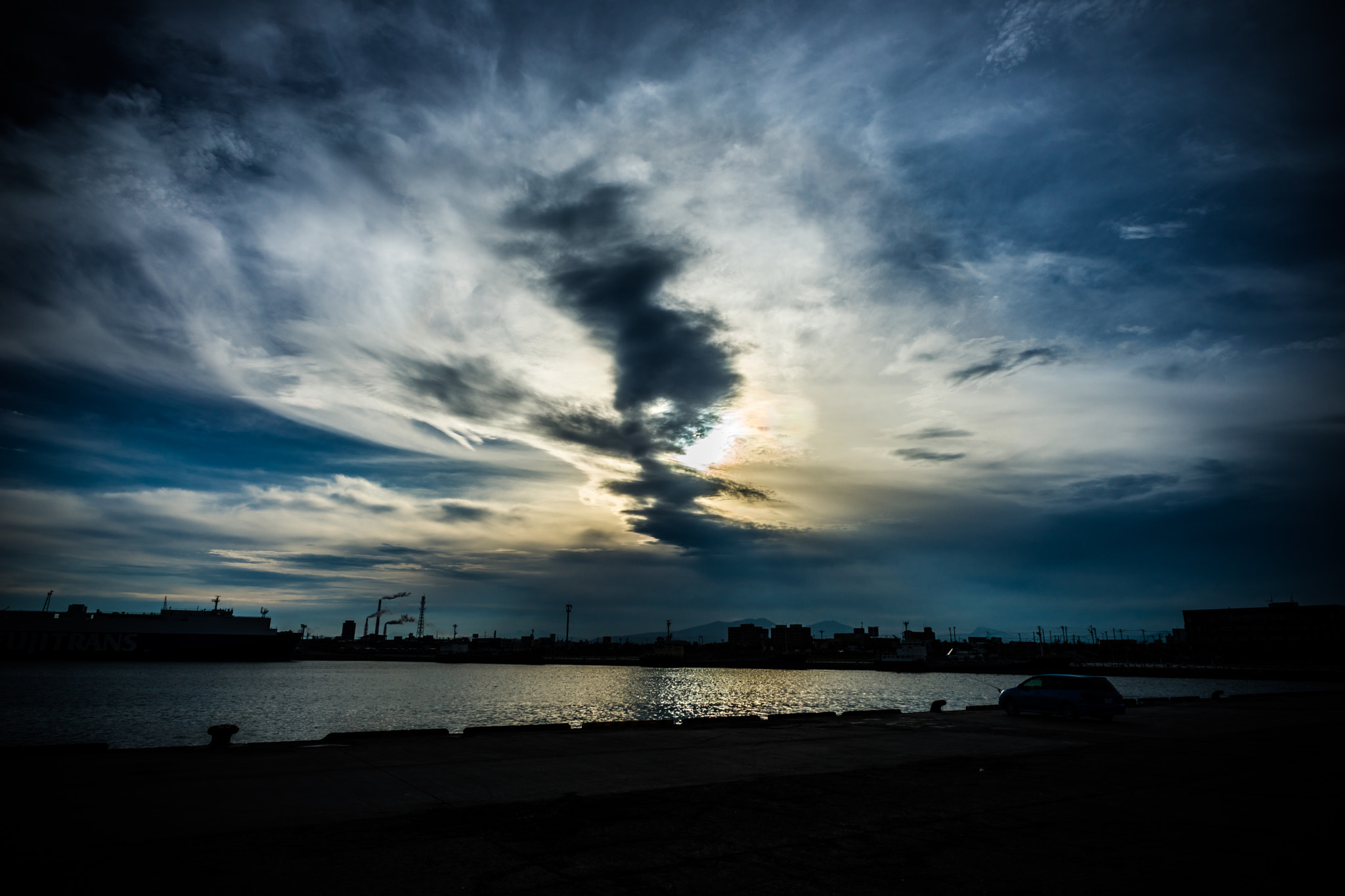 Sony a99 II + Sony 20mm F2.8 sample photo. 夕暮れ photography