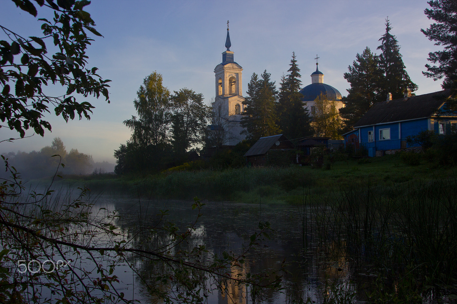Canon EOS 550D (EOS Rebel T2i / EOS Kiss X4) + Sigma 18-200mm f/3.5-6.3 DC OS HSM [II] sample photo. Morning in the russian village in novgorod oblast photography