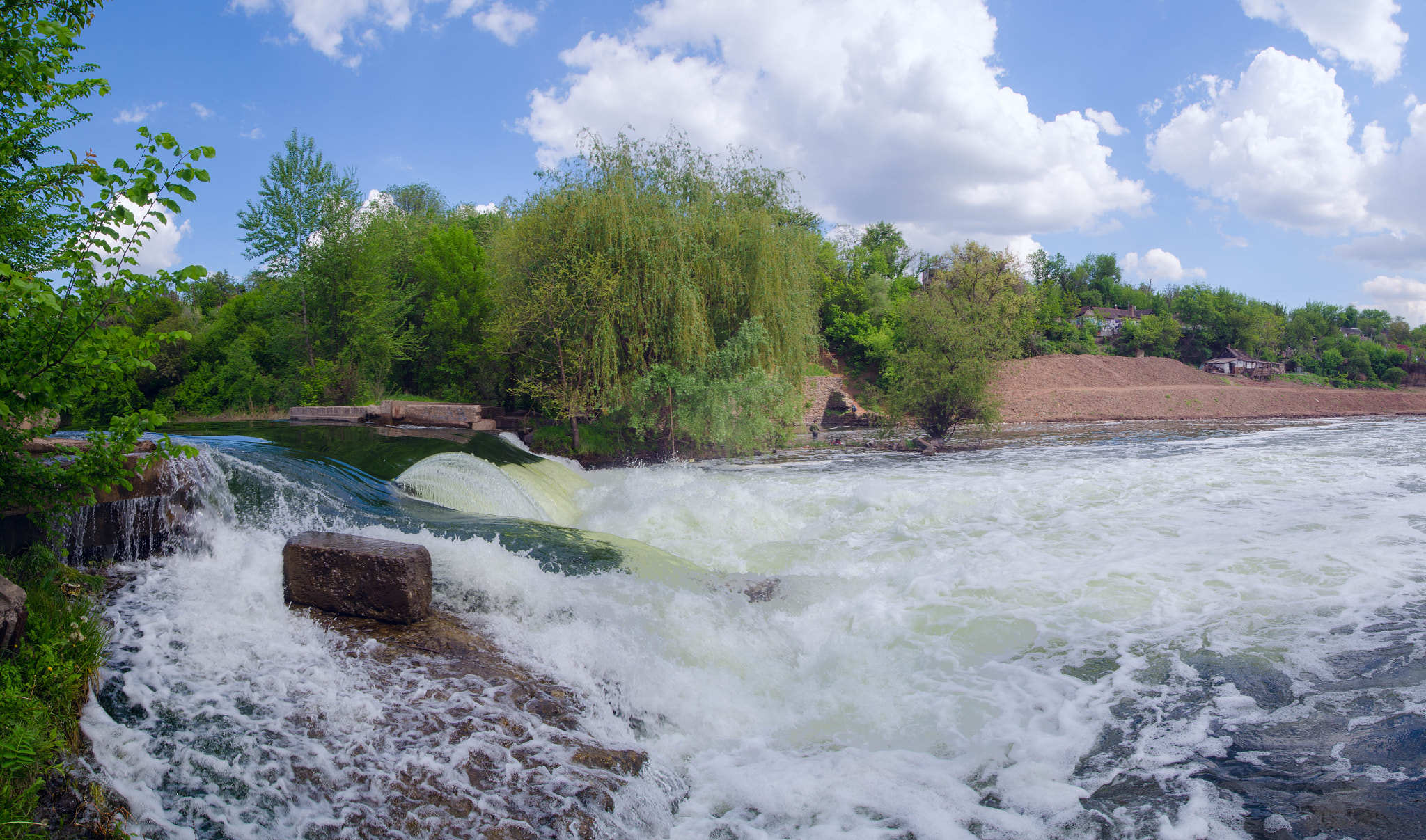 Nikon D7000 + Sigma 17-35mm F2.8-4 EX Aspherical sample photo. Little waterfall on the ingulets river photography