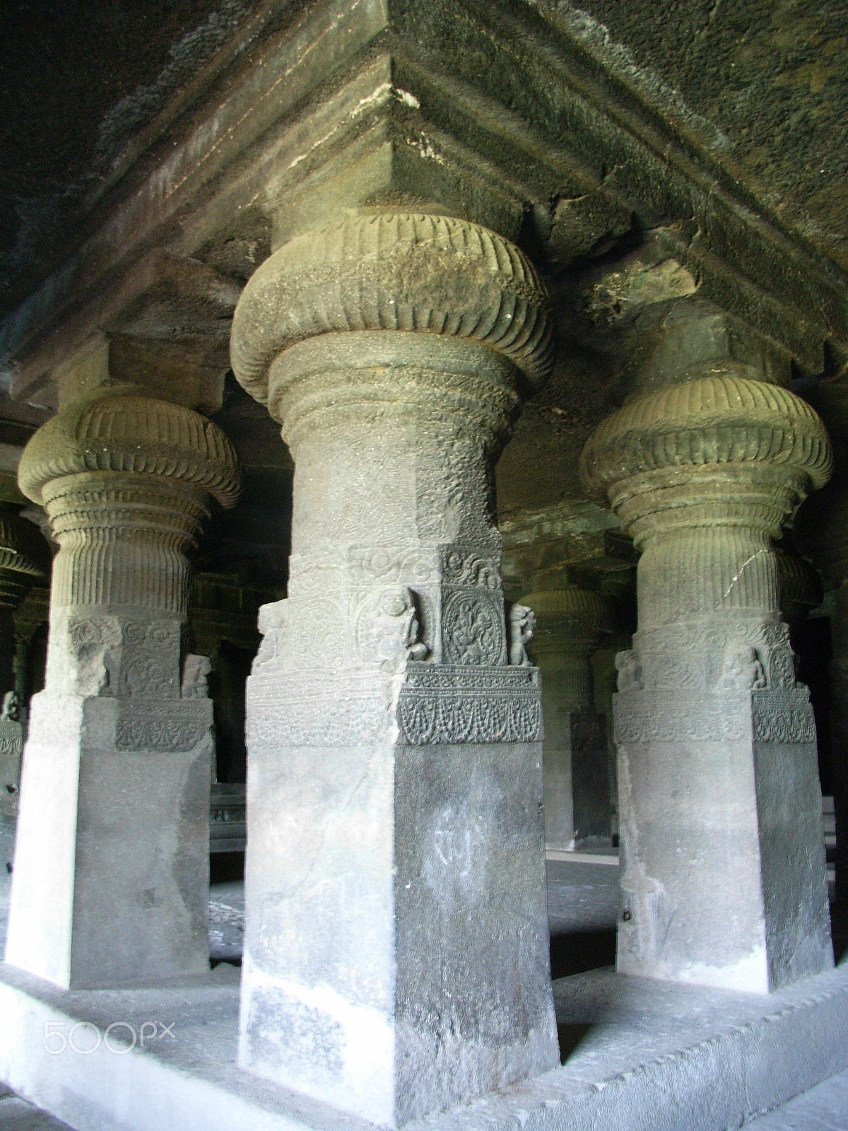 Ricoh Caplio R5 sample photo. Temple pillars photography