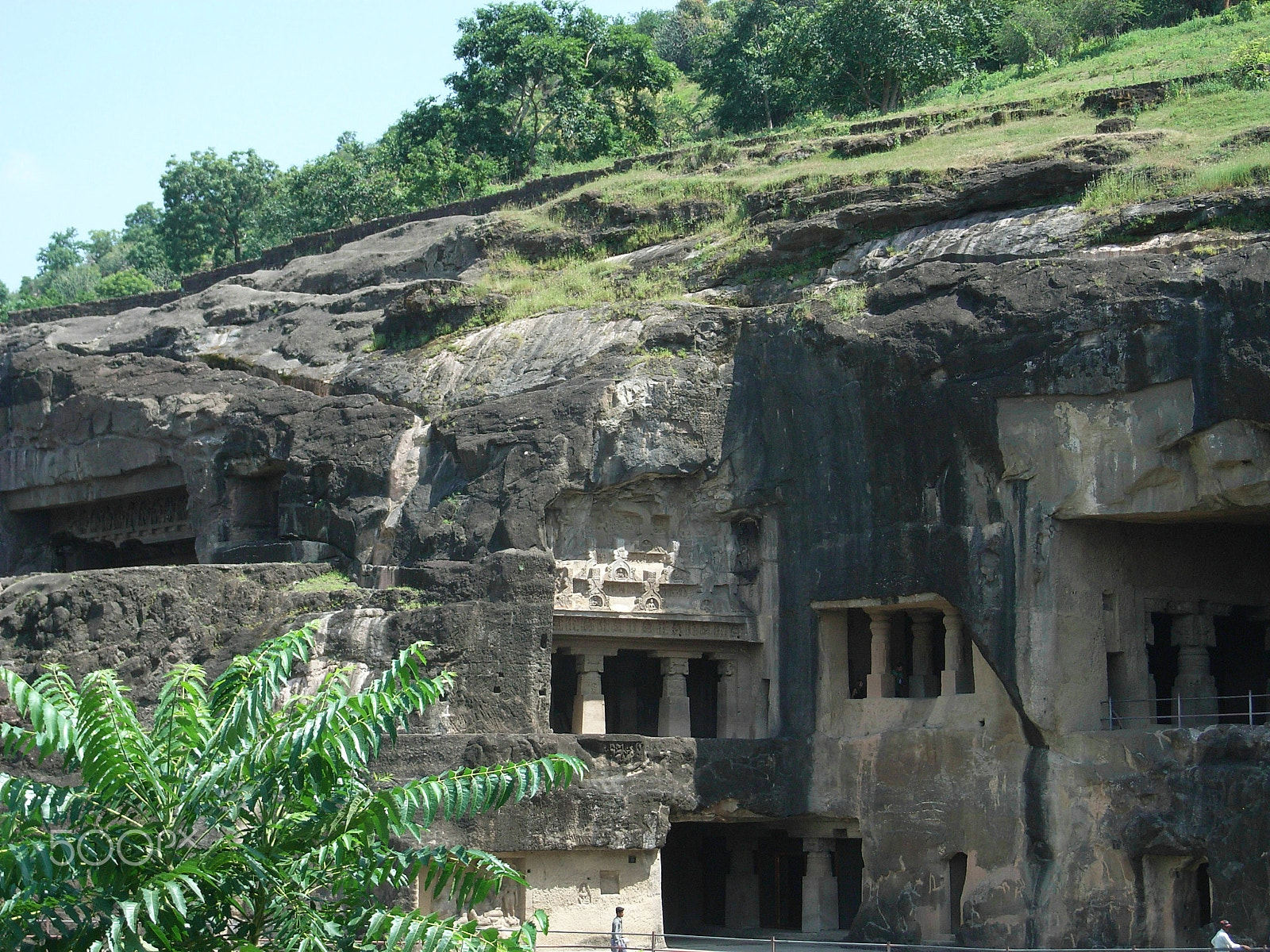 Ricoh Caplio R5 sample photo. Cliffside temple photography