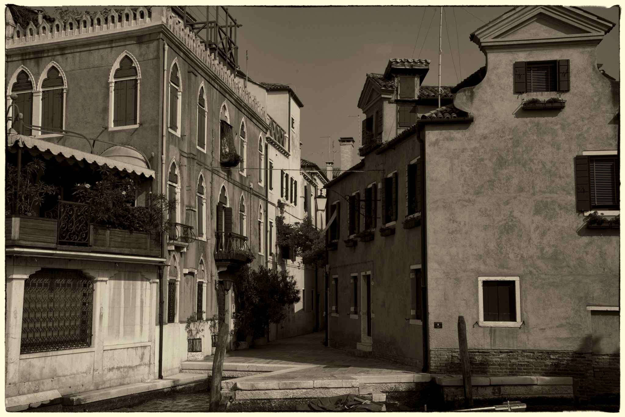 Canon EOS 5D sample photo. Venezia in b&w & sepia no.4 photography