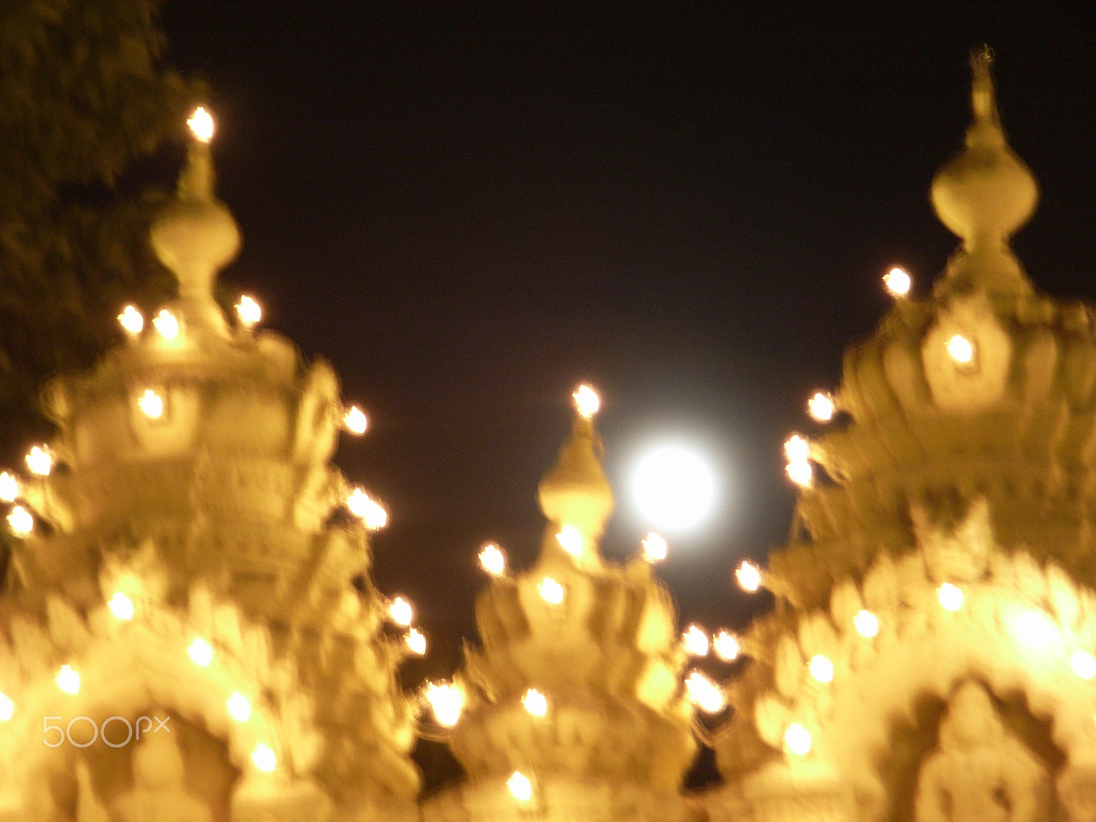 Ricoh Caplio R5 sample photo. Moonlight and palace lights photography