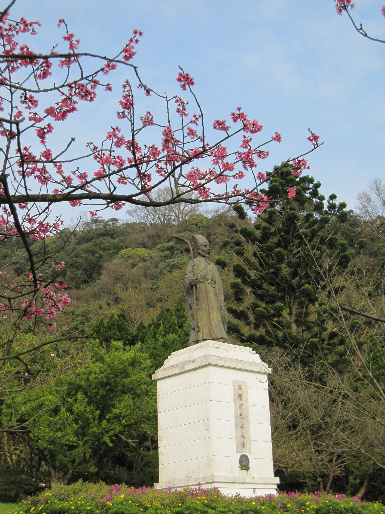 Canon PowerShot SD960 IS (Digital IXUS 110 IS / IXY Digital 510 IS) sample photo. Yangmingshan national park-mister wang yang-ming statue photography