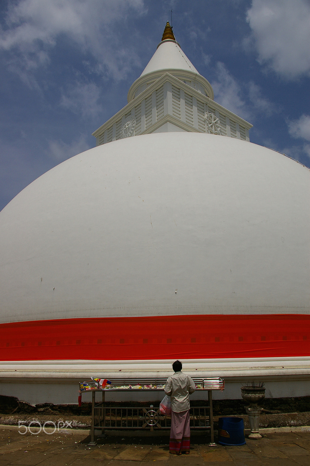 Pentax *ist DL2 sample photo. Kataragama temple photography