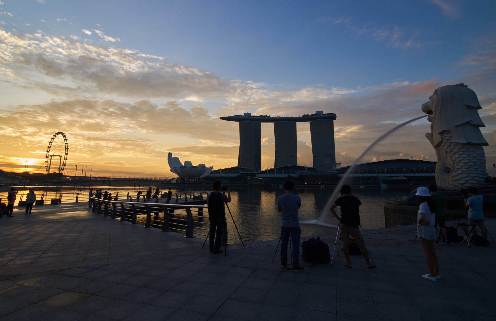 16-28mm F2.8 sample photo. Merlion park photography