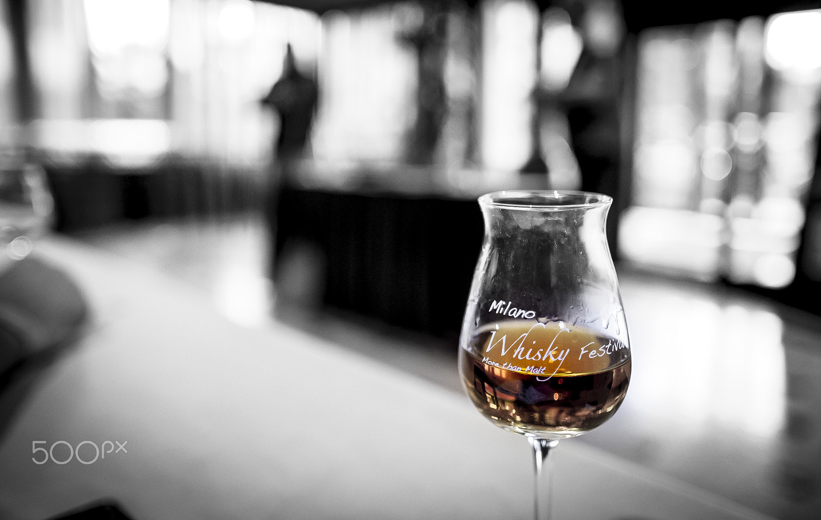 Fujifilm X-E1 + Fujifilm XF 16mm F1.4 R WR sample photo. Whisky festival photography