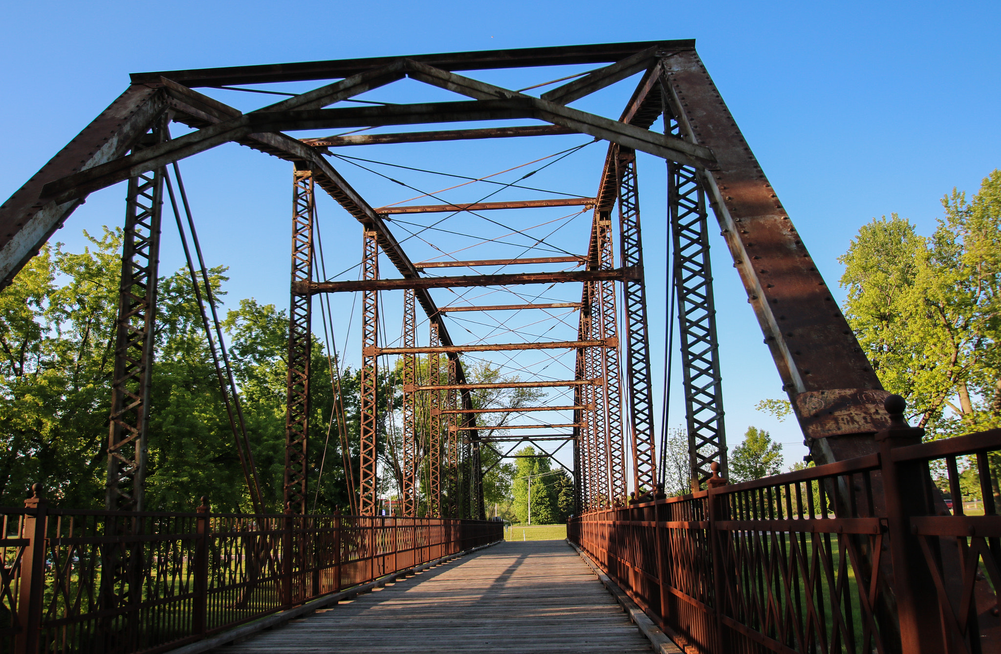 Canon EOS 760D (EOS Rebel T6s / EOS 8000D) sample photo. Red iron bridge in morning light photography