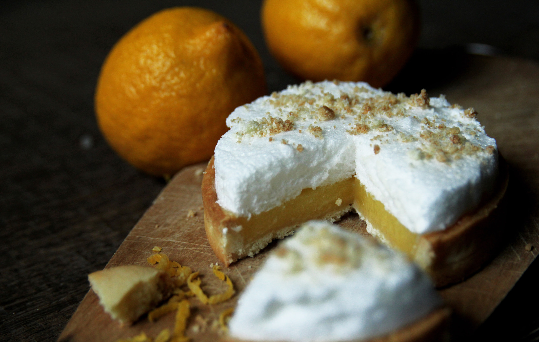 Canon EOS 550D (EOS Rebel T2i / EOS Kiss X4) + Sigma 18-50mm f/2.8 Macro sample photo. Tarte aux citrons meringuée à la vapeur photography