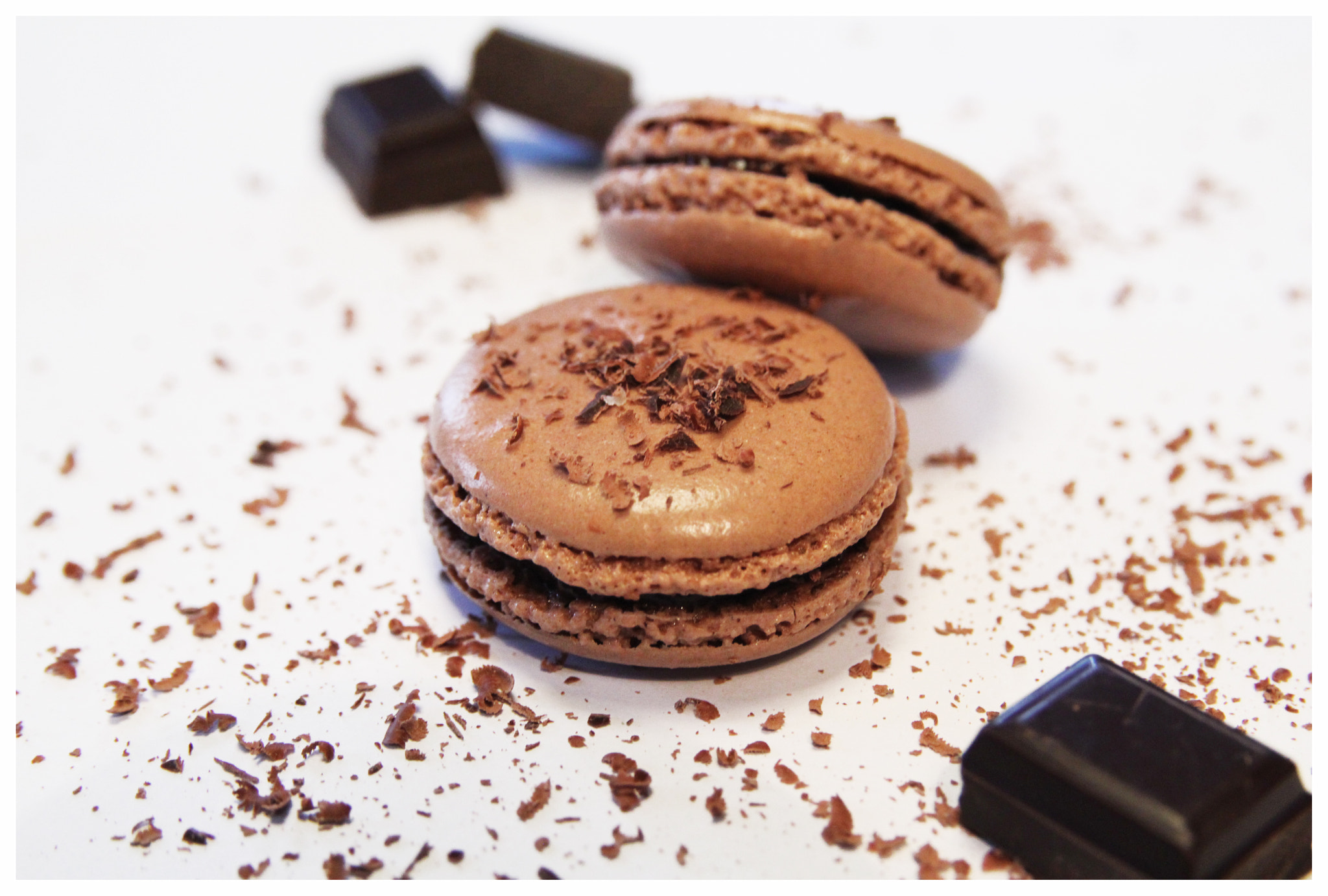 Canon EOS 550D (EOS Rebel T2i / EOS Kiss X4) + Sigma 18-50mm f/2.8 Macro sample photo. Macaron tout chocolat photography