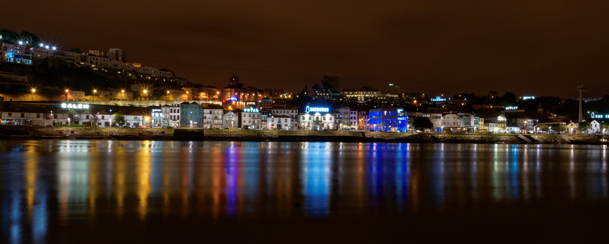 Sony Alpha DSLR-A700 + Minolta AF 17-35mm F2.8-4 (D) sample photo. Nighttime reflections photography