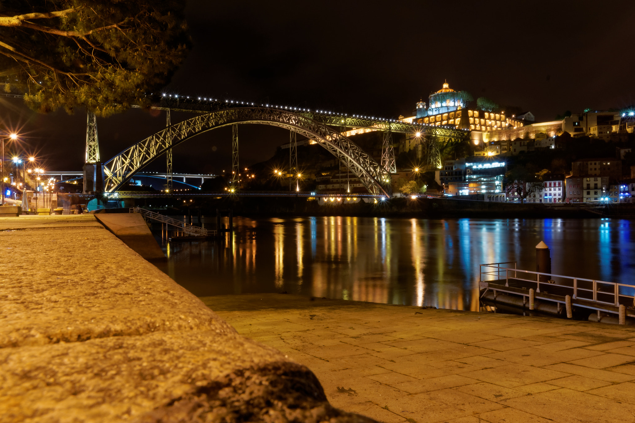 Sony Alpha DSLR-A700 + Minolta AF 17-35mm F2.8-4 (D) sample photo. Bridge, reaching for the world photography