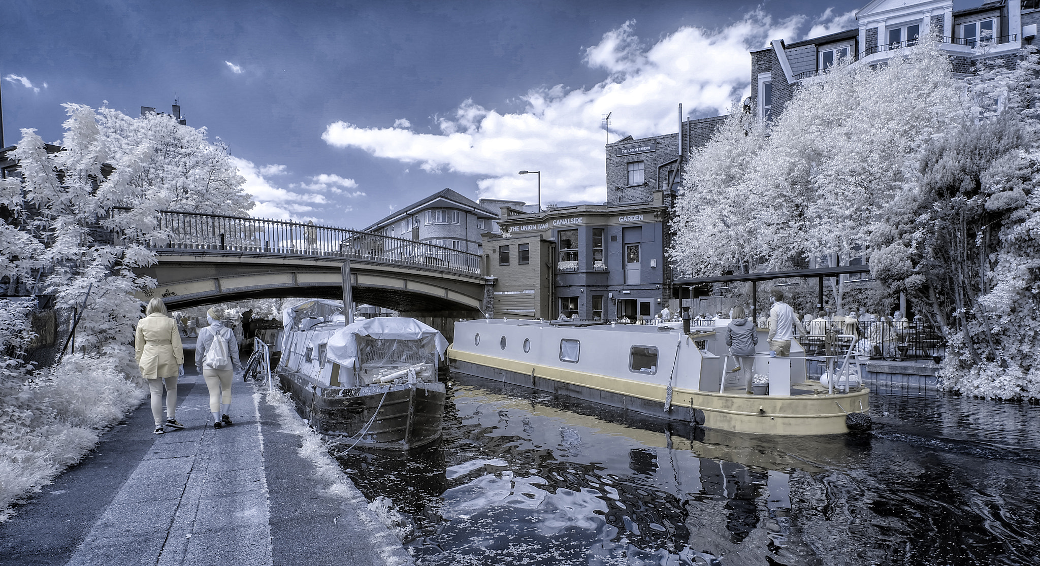 Fujifilm X-A1 + Fujifilm XF 14mm F2.8 R sample photo. Canal life infrared photography