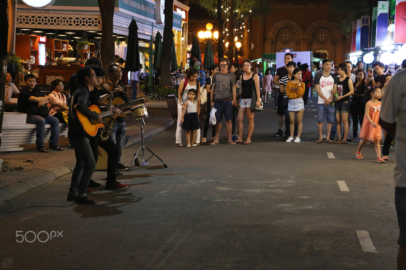 Canon EOS 70D + Canon EF-S 18-135mm F3.5-5.6 IS STM sample photo. Street night photography