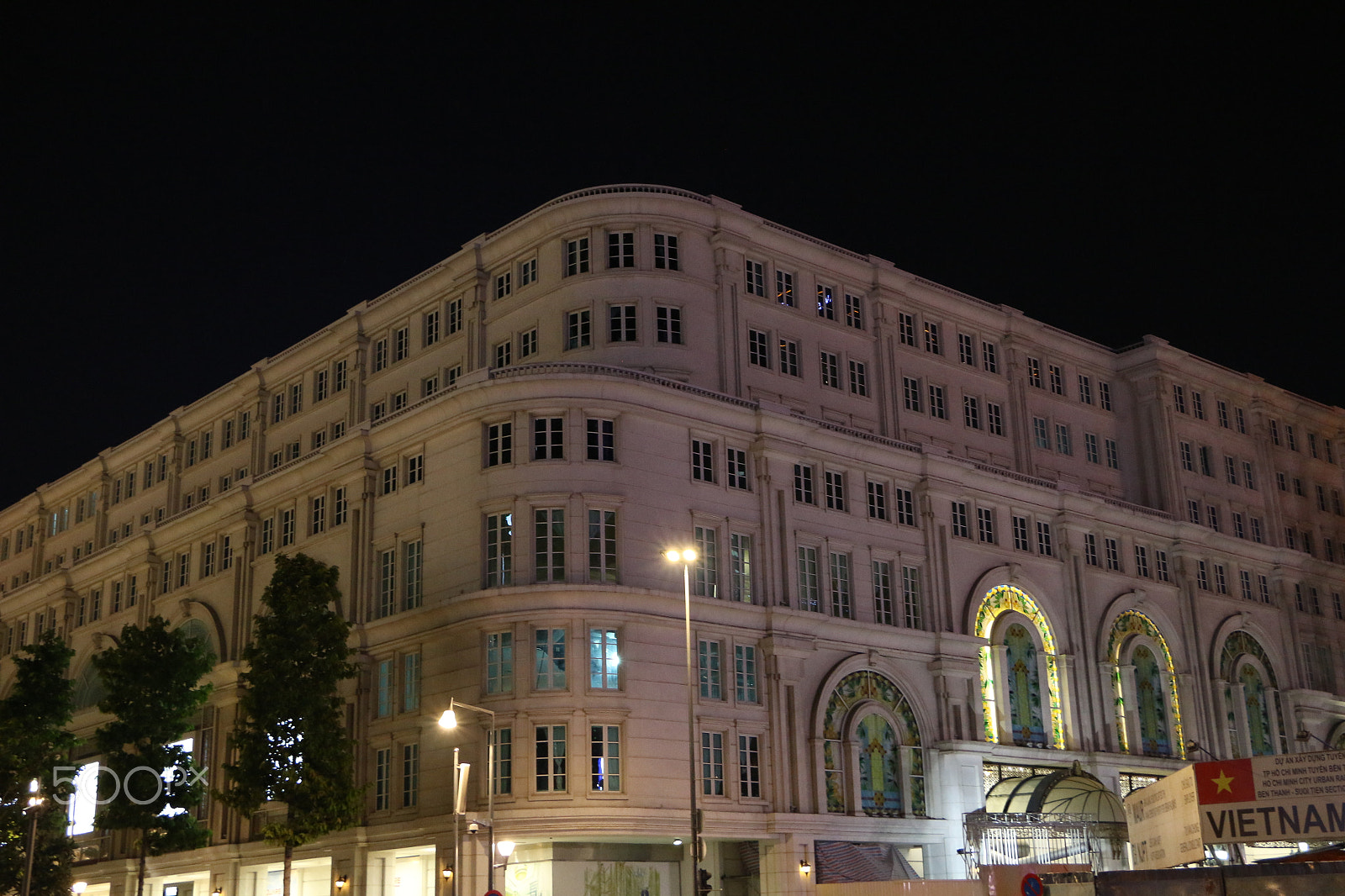 Canon EF-S 18-135mm F3.5-5.6 IS STM sample photo. A building photography