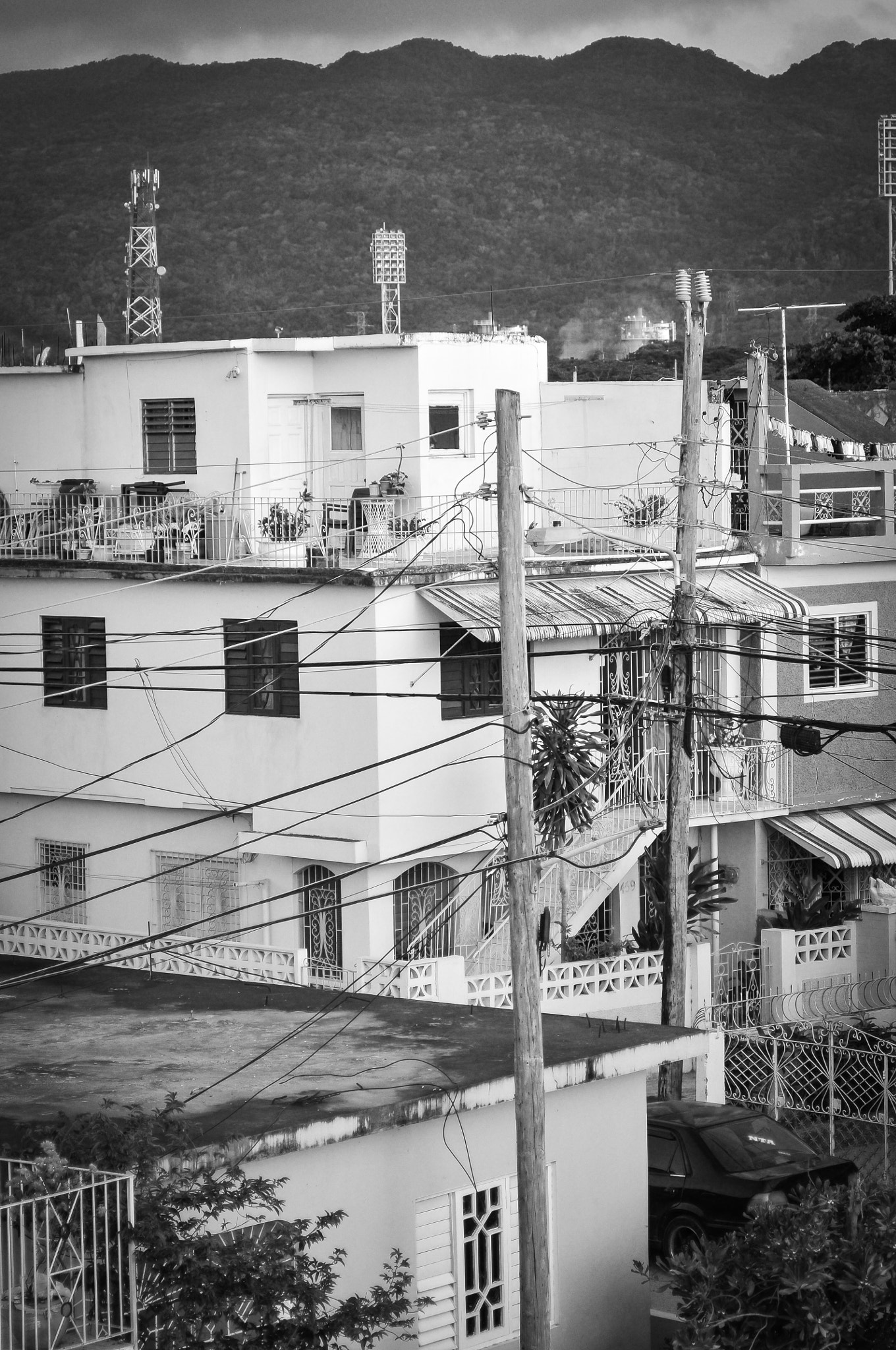 AF Zoom-Nikkor 28-80mm f/3.3-5.6G sample photo. Concrete jungle photography