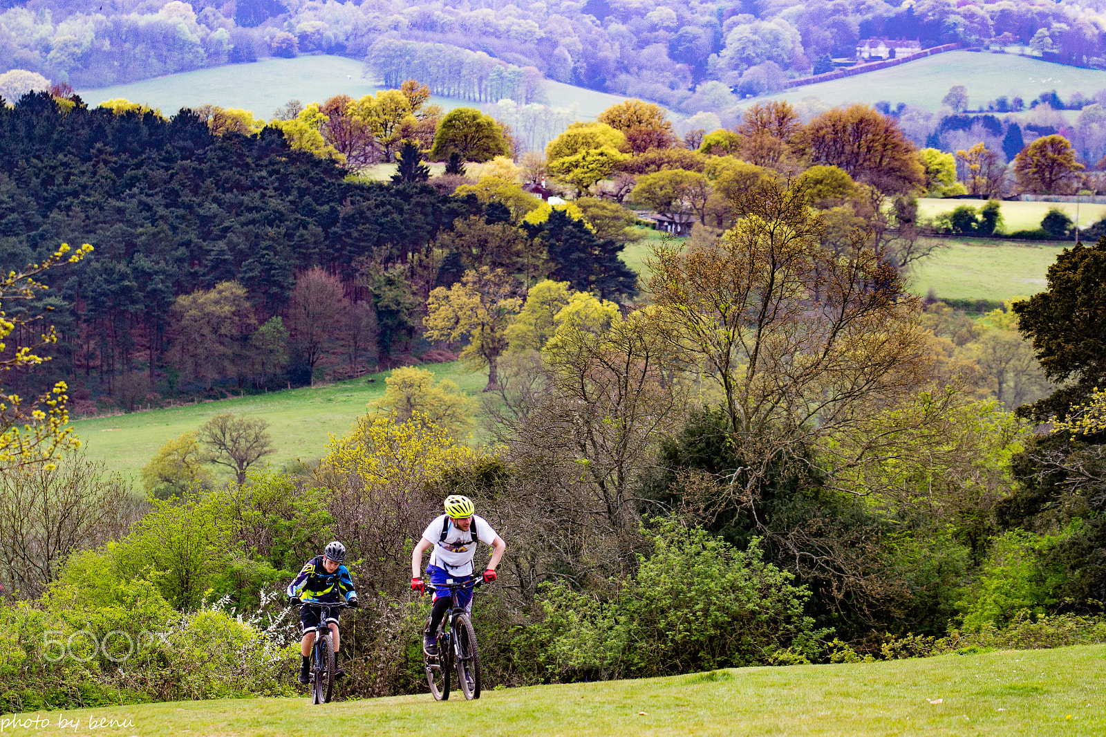 Nikon AF-S Nikkor 70-200mm F4G ED VR sample photo. Cycling in the surrey hills photography