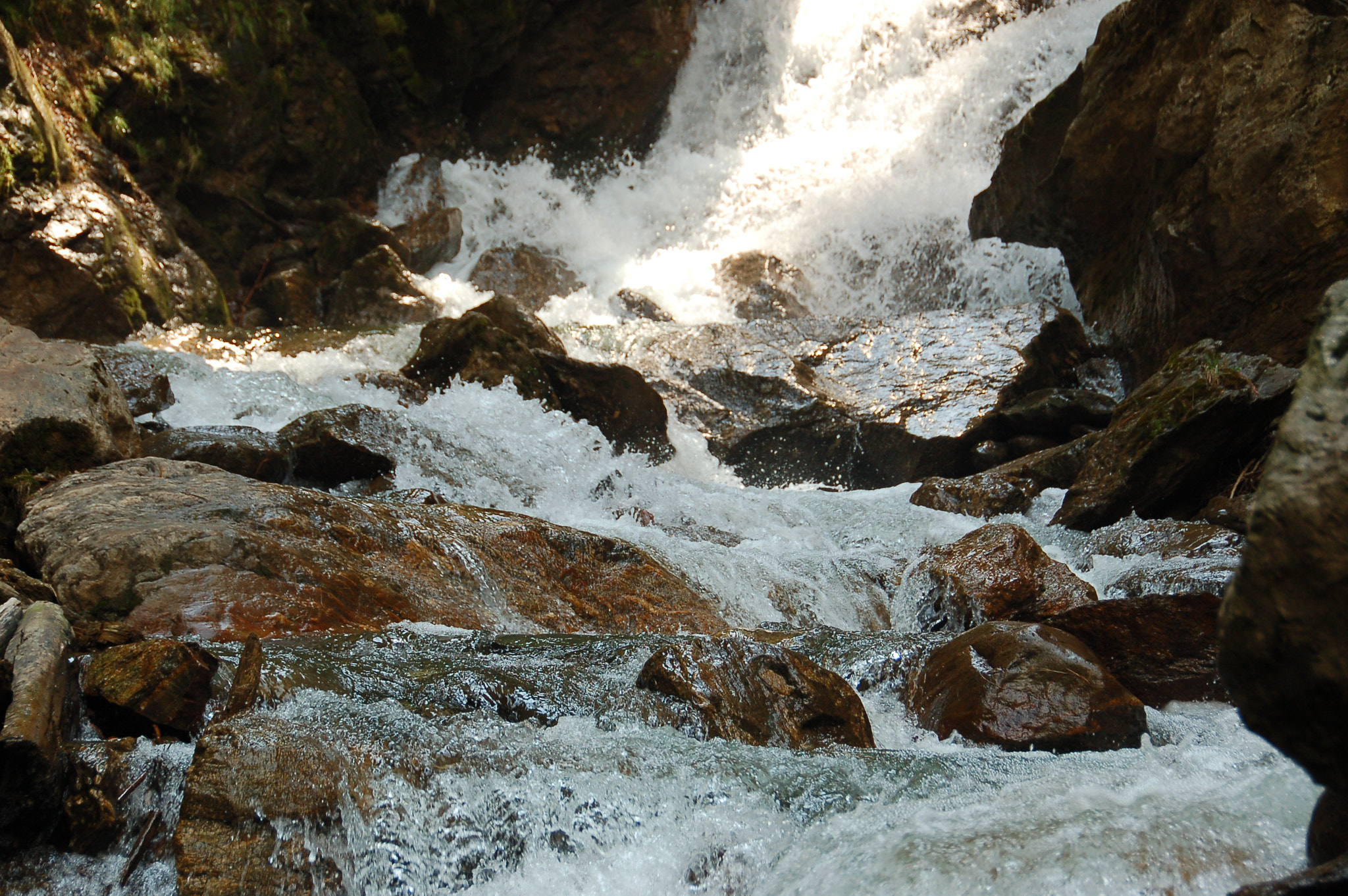 Nikon D50 sample photo. Water fall on way to kheer ganga photography