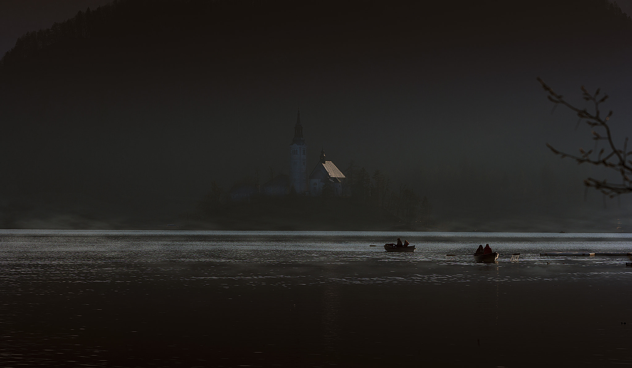 Canon EF 70-200mm F2.8L IS USM sample photo. Dusk at lake bled photography