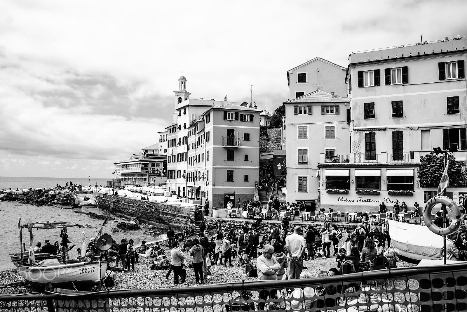 Sony DT 18-55mm F3.5-5.6 SAM II sample photo. Daylife in boccadasse, italy photography