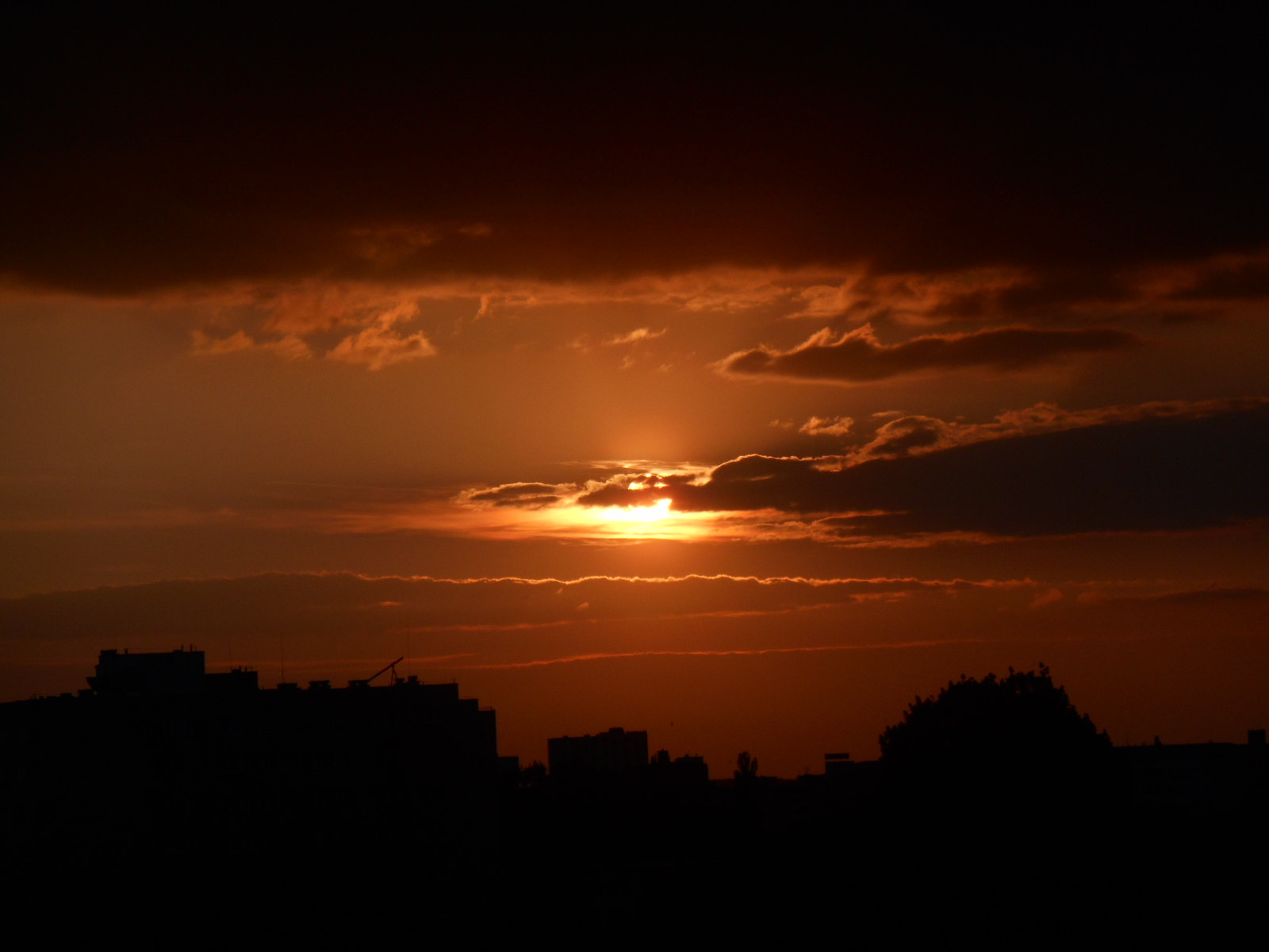 Nikon COOLPIX S3400 sample photo. City sunset photography