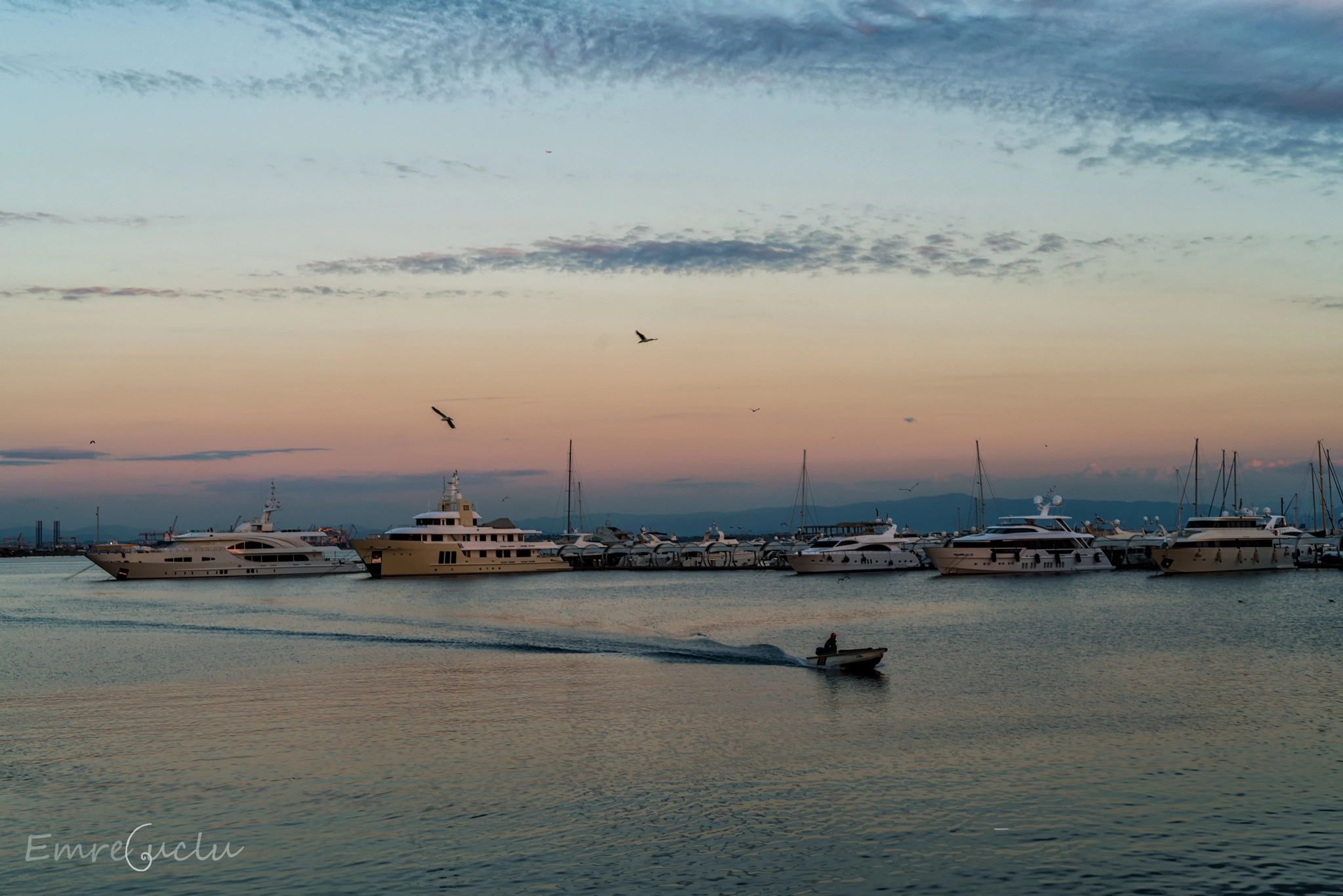 E 50mm F2 sample photo. On the way photography