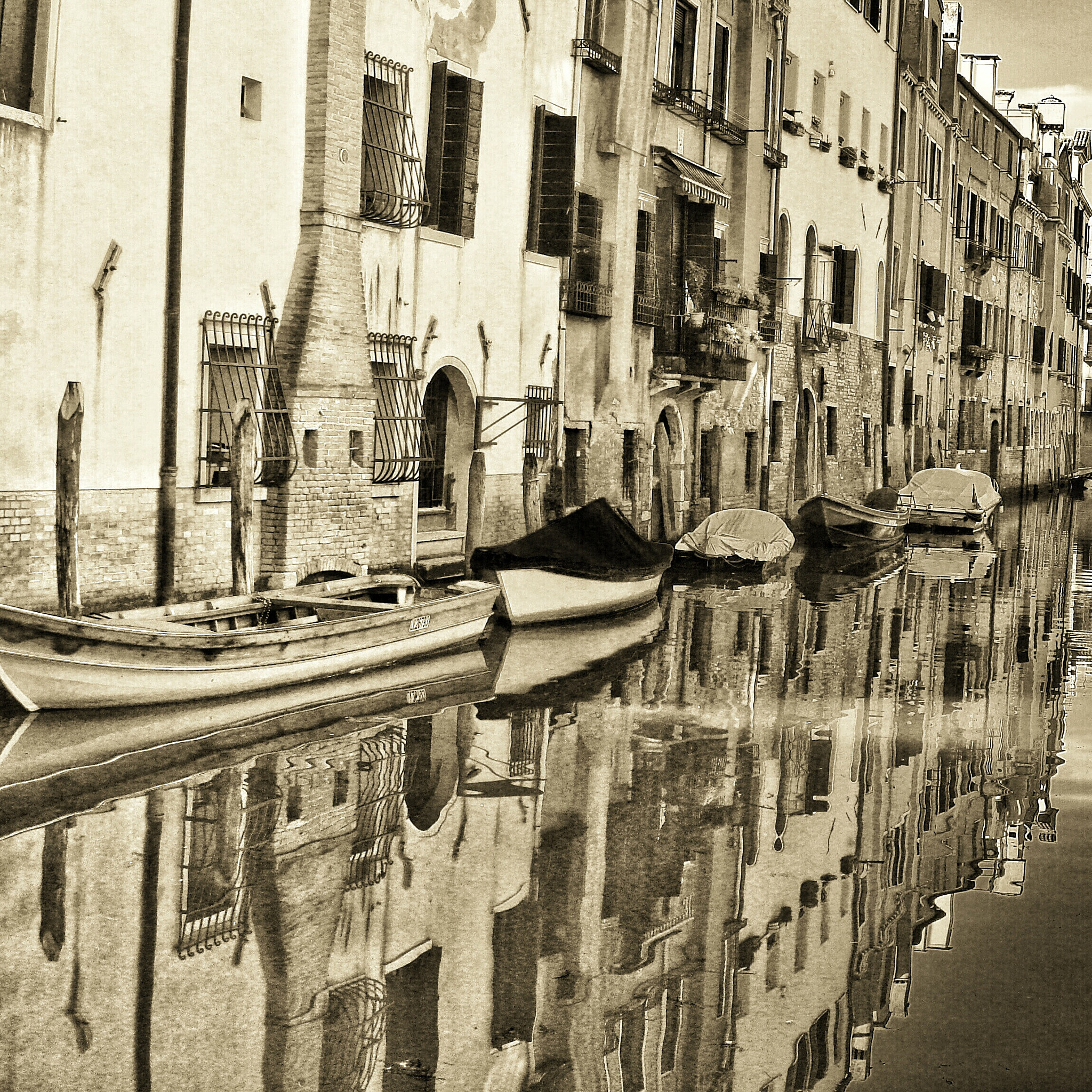 Sony DSC-N2 sample photo. Venice bw photography