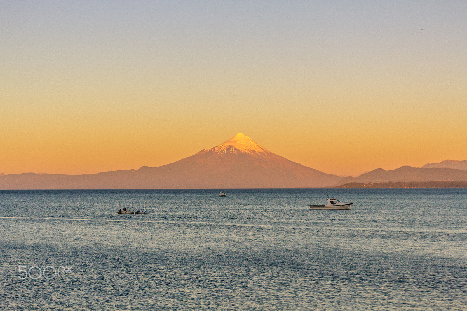 Canon EOS 550D (EOS Rebel T2i / EOS Kiss X4) + Sigma 24-70mm F2.8 EX DG Macro sample photo. Sunset in puerto varas - chile photography